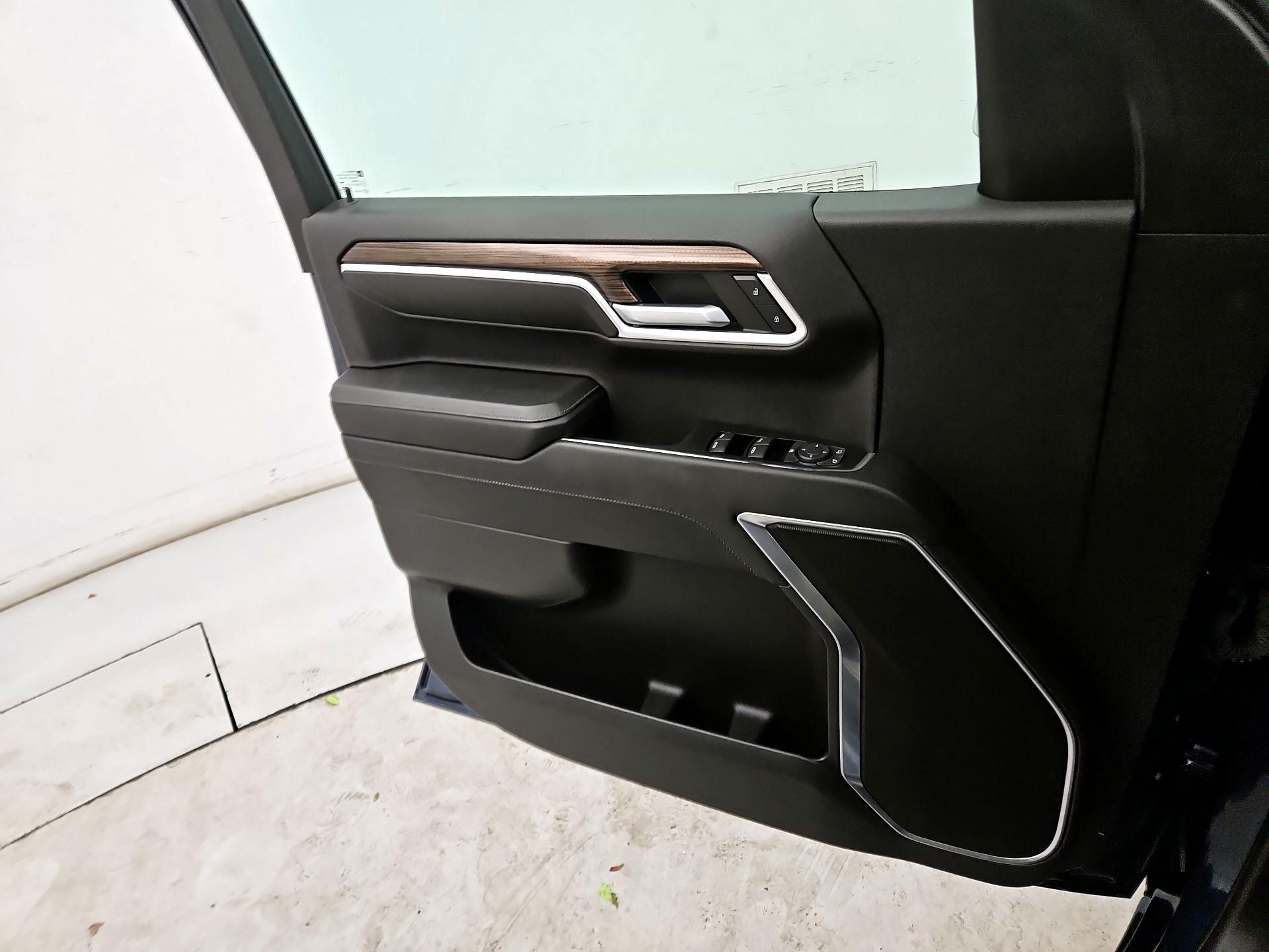 Thumbnail: 2023 Chevrolet Silverado 1500 - 12