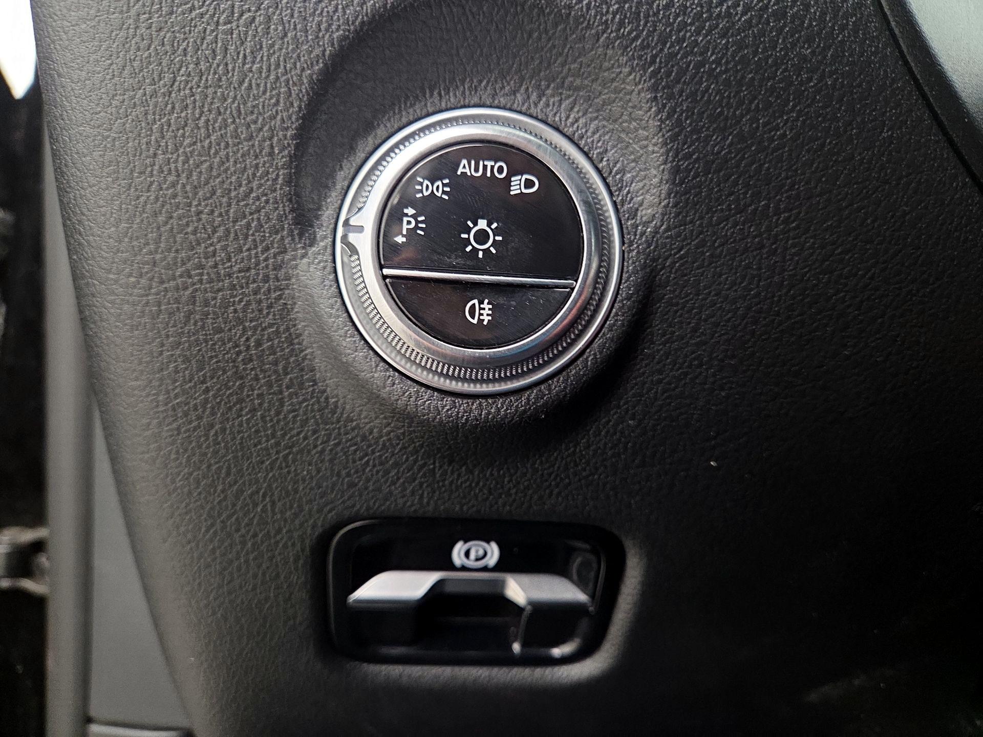 Thumbnail: 2023 Mercedes-Benz C-Class - 13