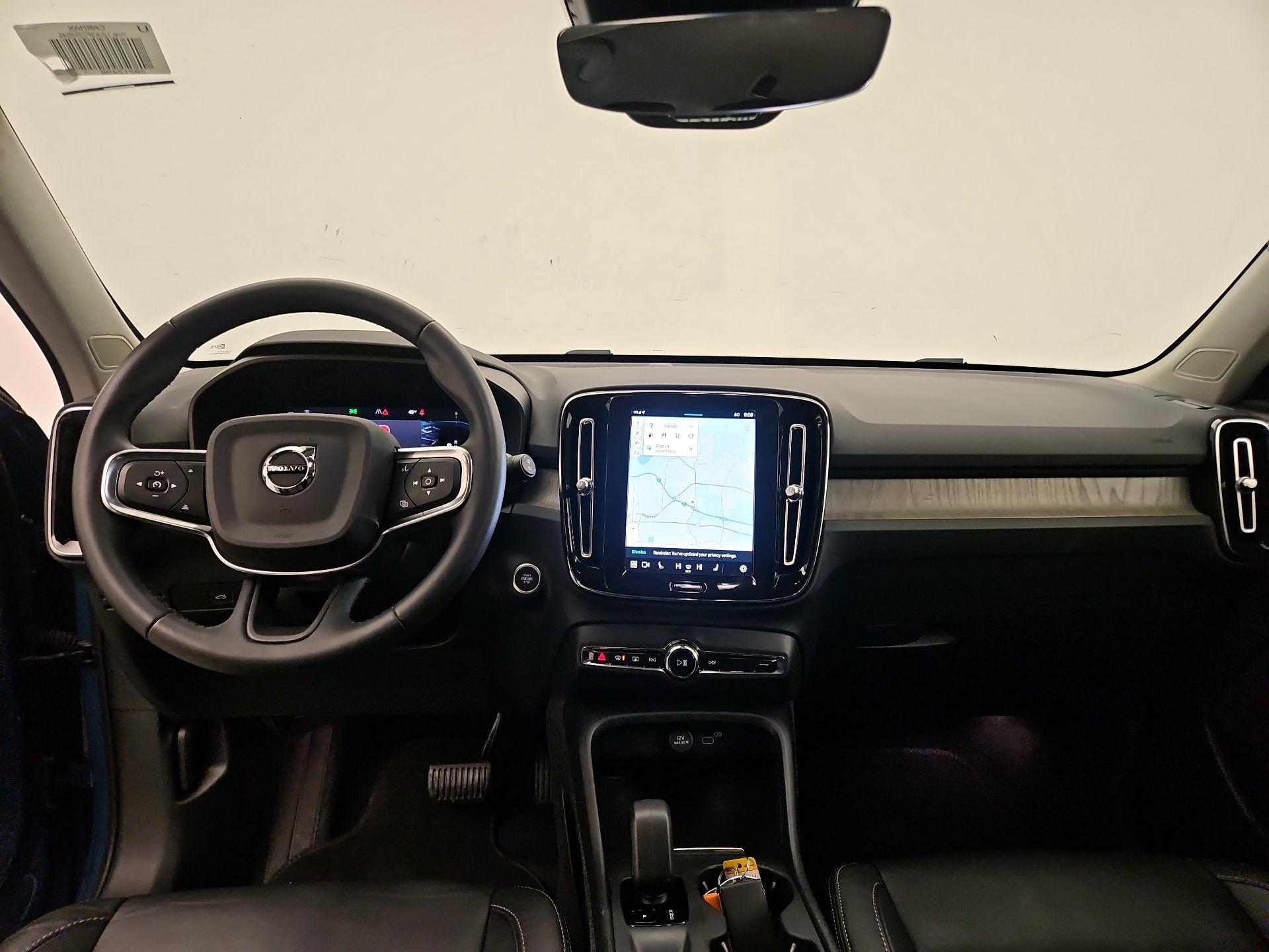 Thumbnail: 2023 Volvo XC40 - 9