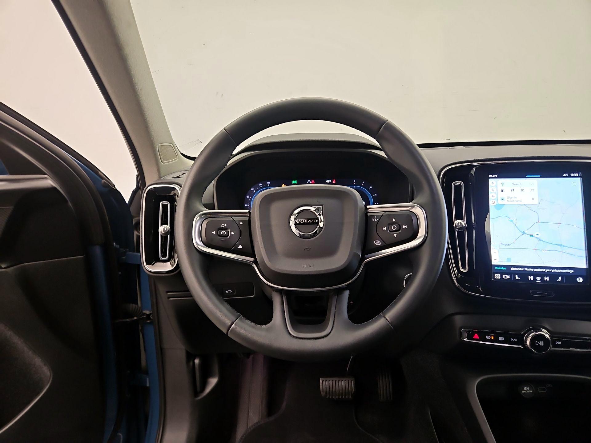 Thumbnail: 2023 Volvo XC40 - 10