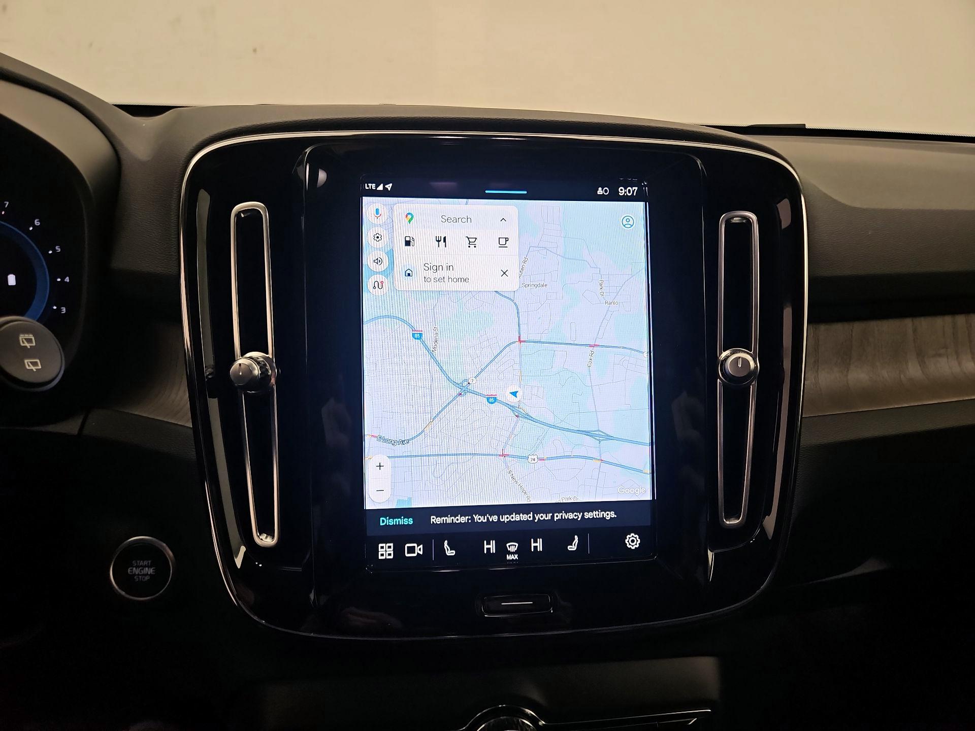 Thumbnail: 2023 Volvo XC40 - 14