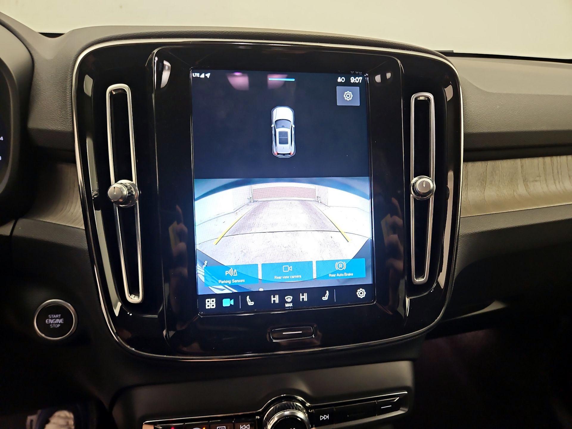 Thumbnail: 2023 Volvo XC40 - 15