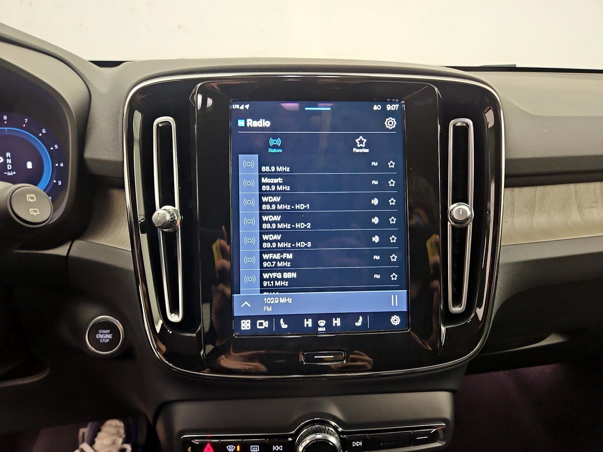 Thumbnail: 2023 Volvo XC40 - 16