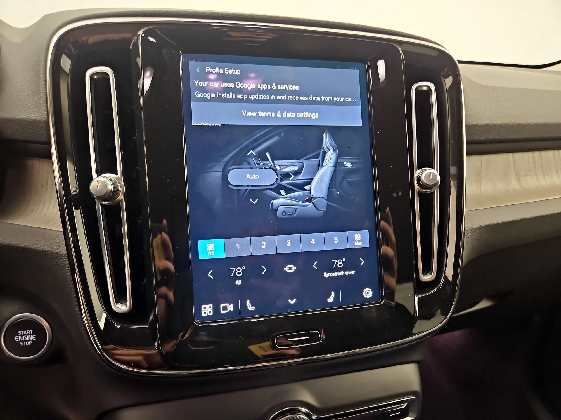 Thumbnail: 2023 Volvo XC40 - 17