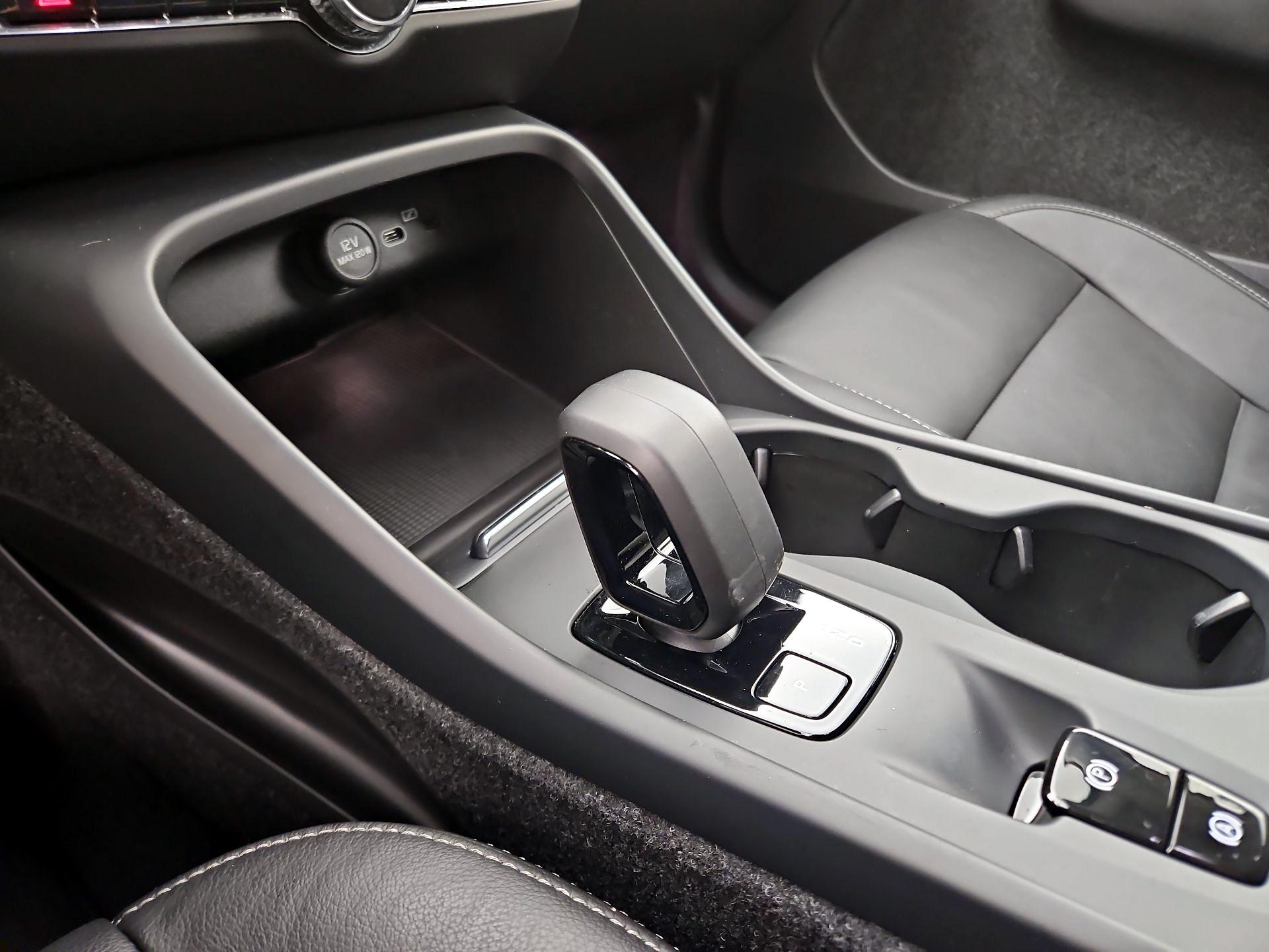 Thumbnail: 2023 Volvo XC40 - 18