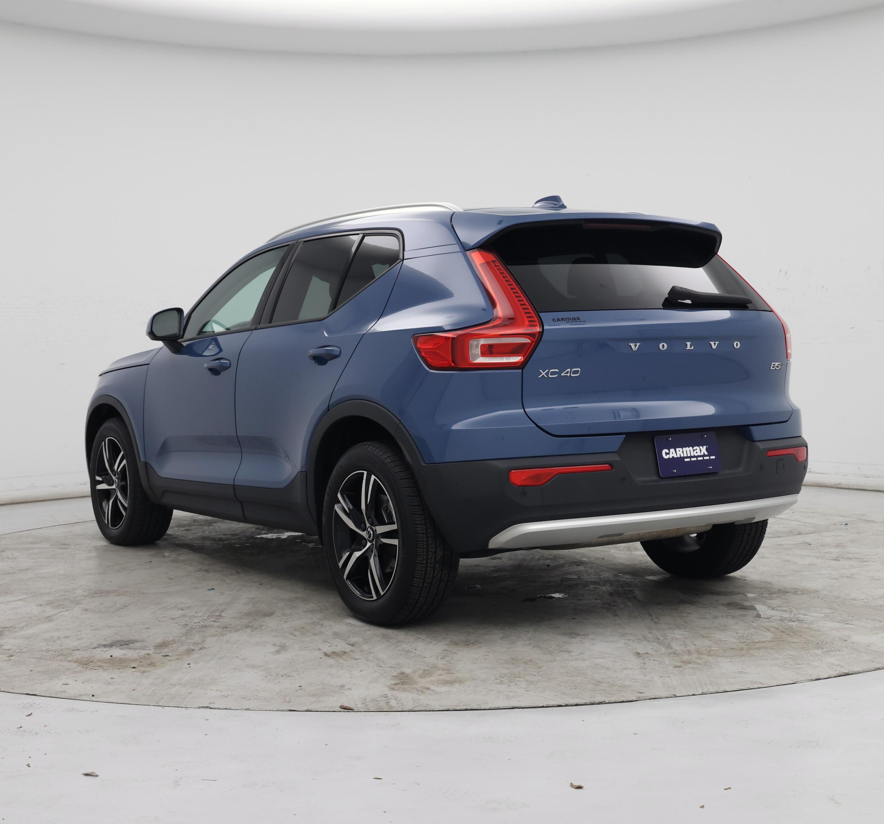 Thumbnail: 2023 Volvo XC40 - 2