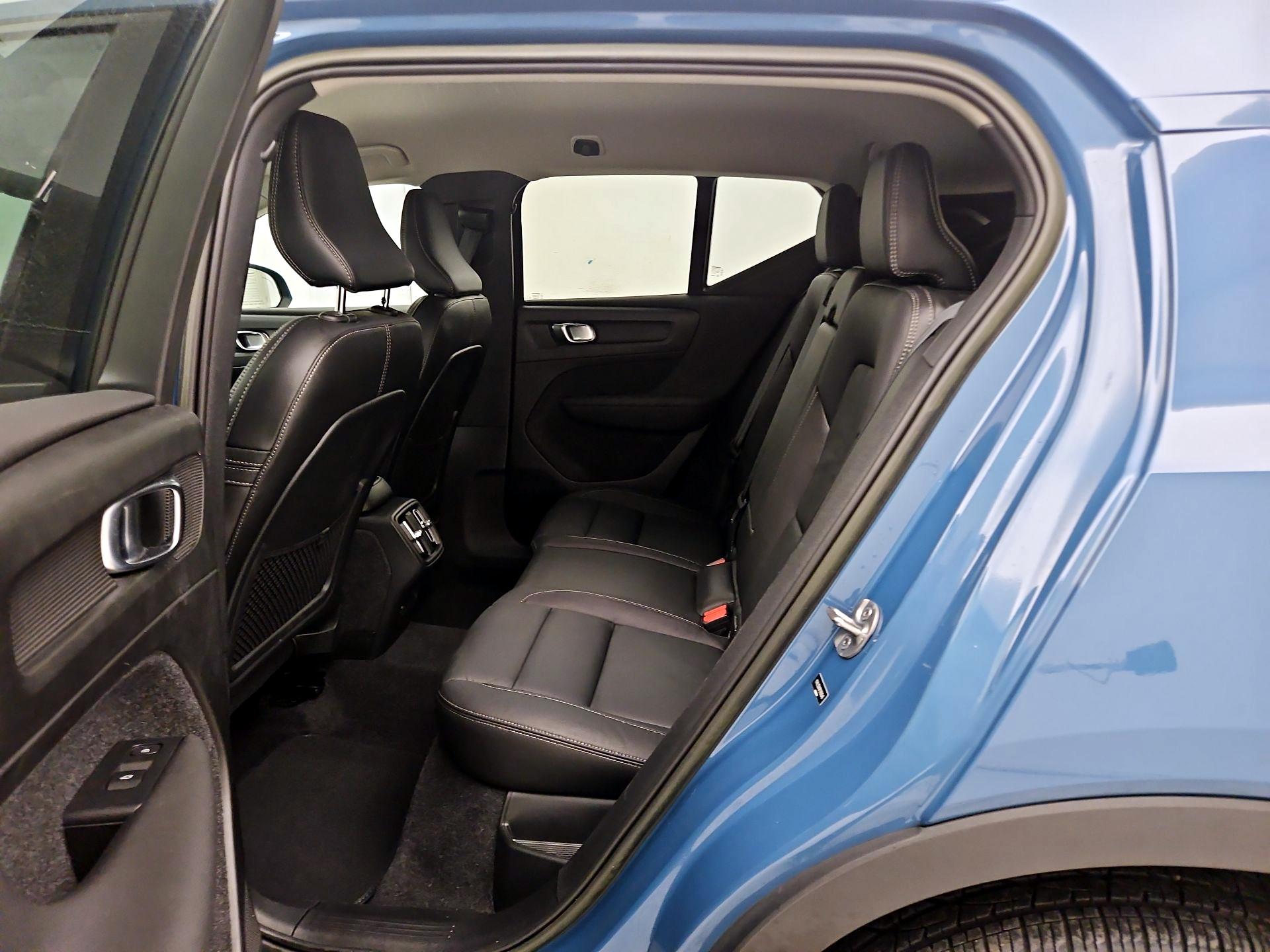 Thumbnail: 2023 Volvo XC40 - 20