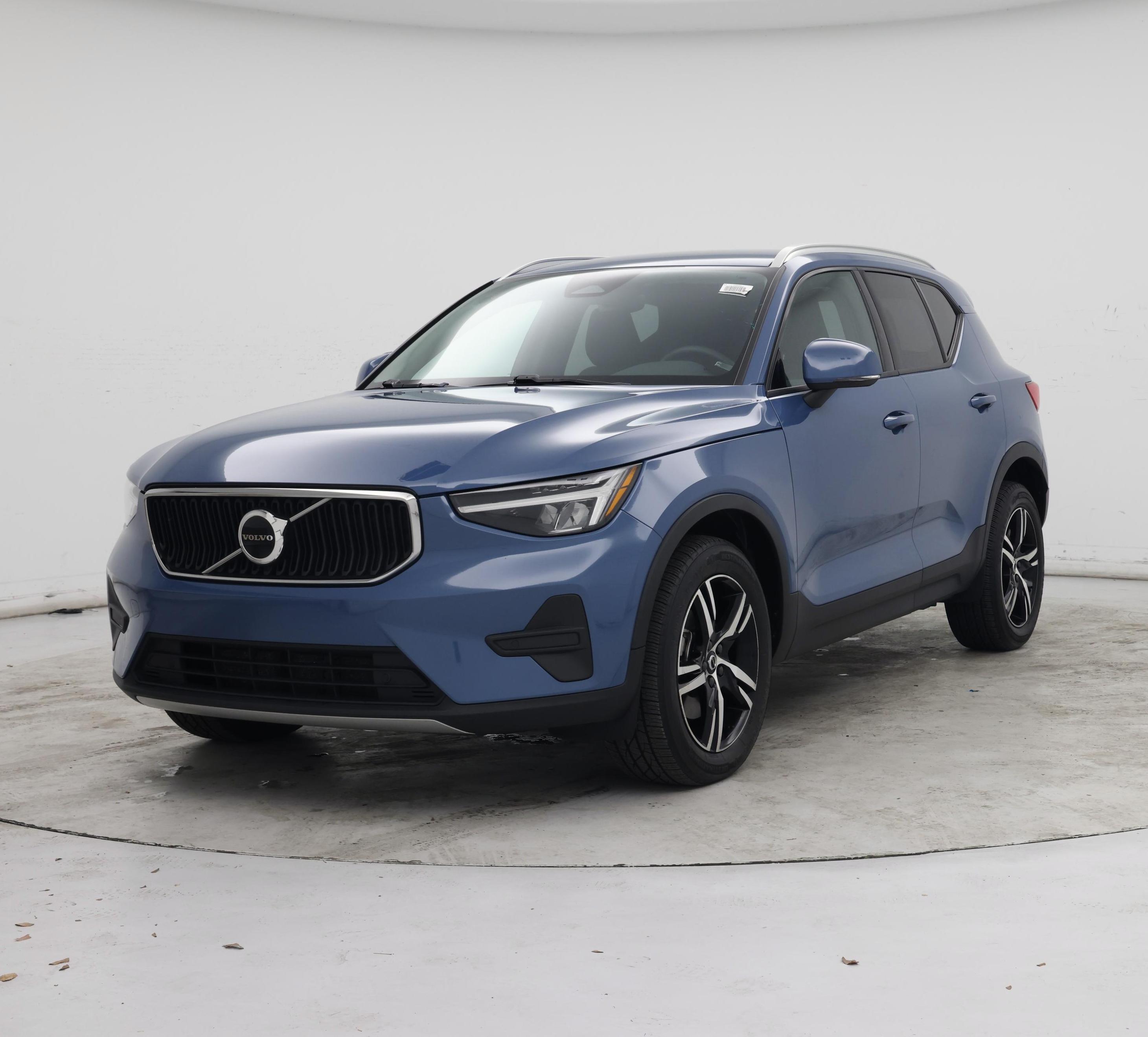 Thumbnail: 2023 Volvo XC40 - 4