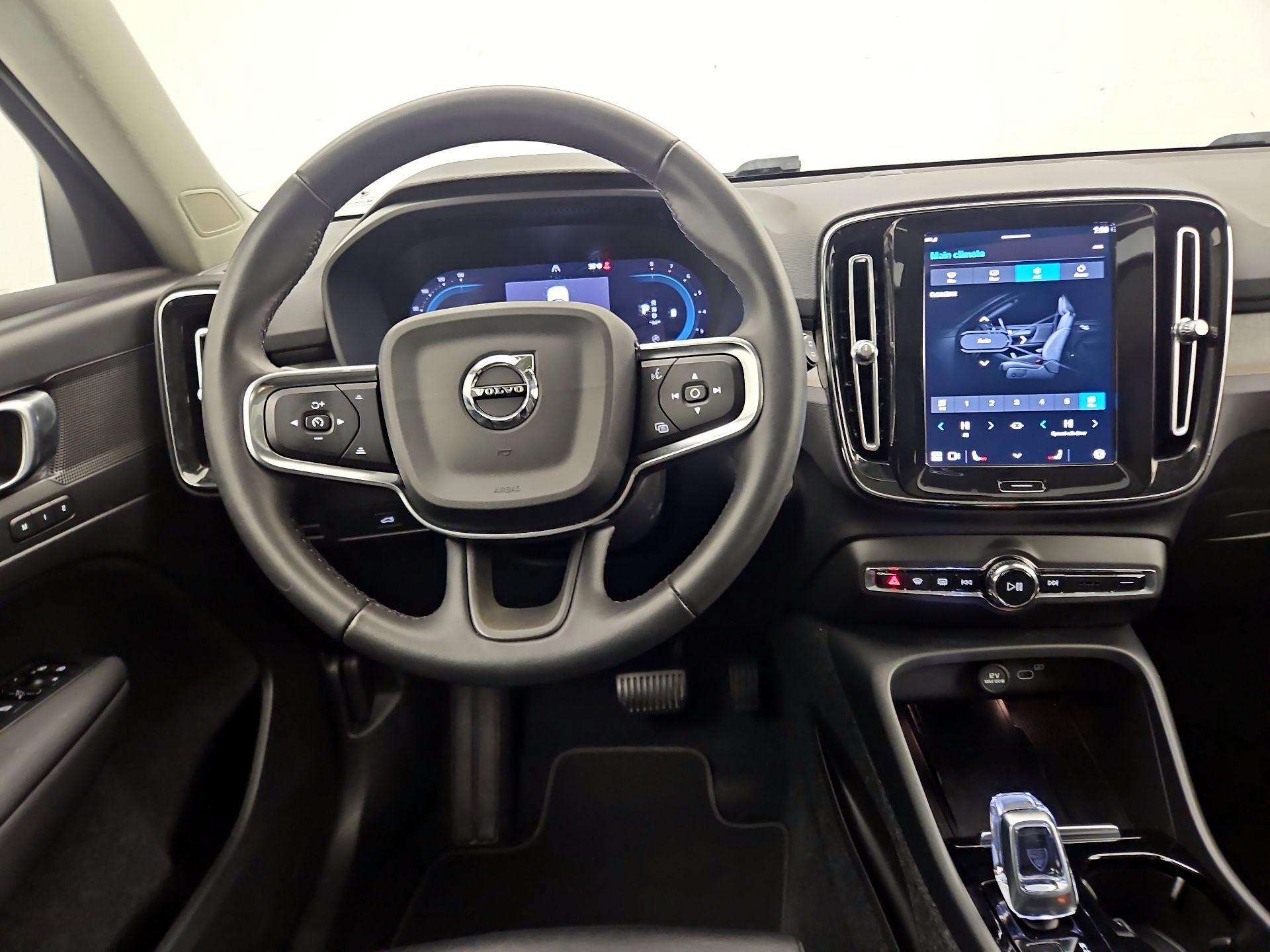 Thumbnail: 2023 Volvo XC40 - 10