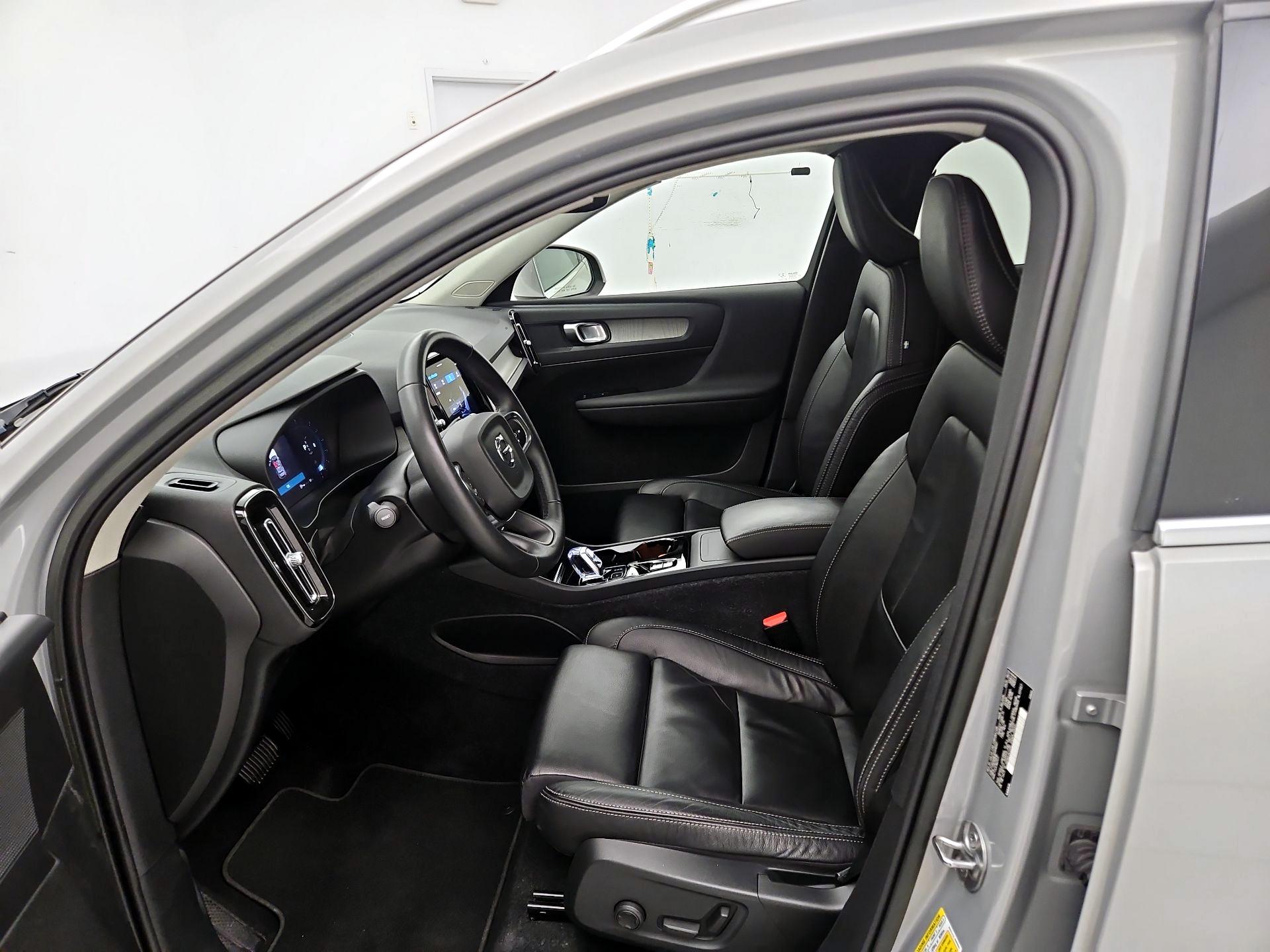 Thumbnail: 2023 Volvo XC40 - 11