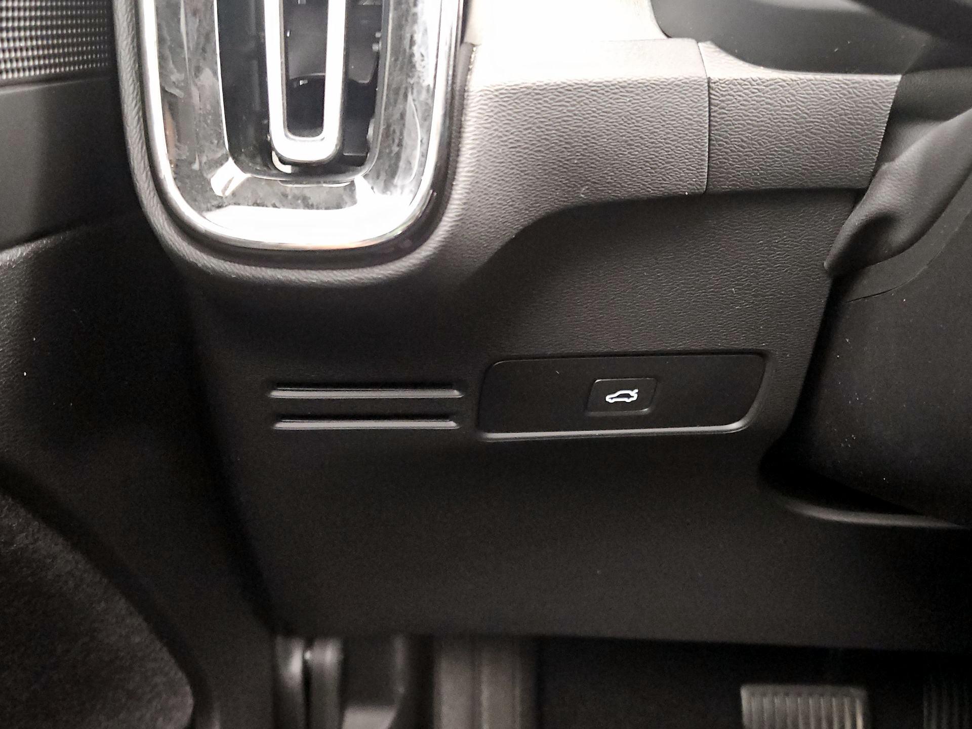 Thumbnail: 2023 Volvo XC40 - 13