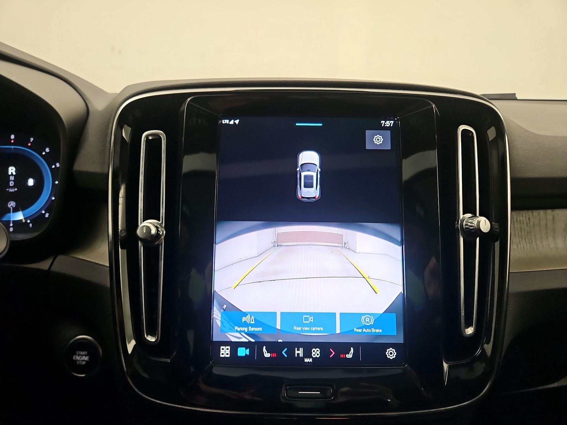 Thumbnail: 2023 Volvo XC40 - 15