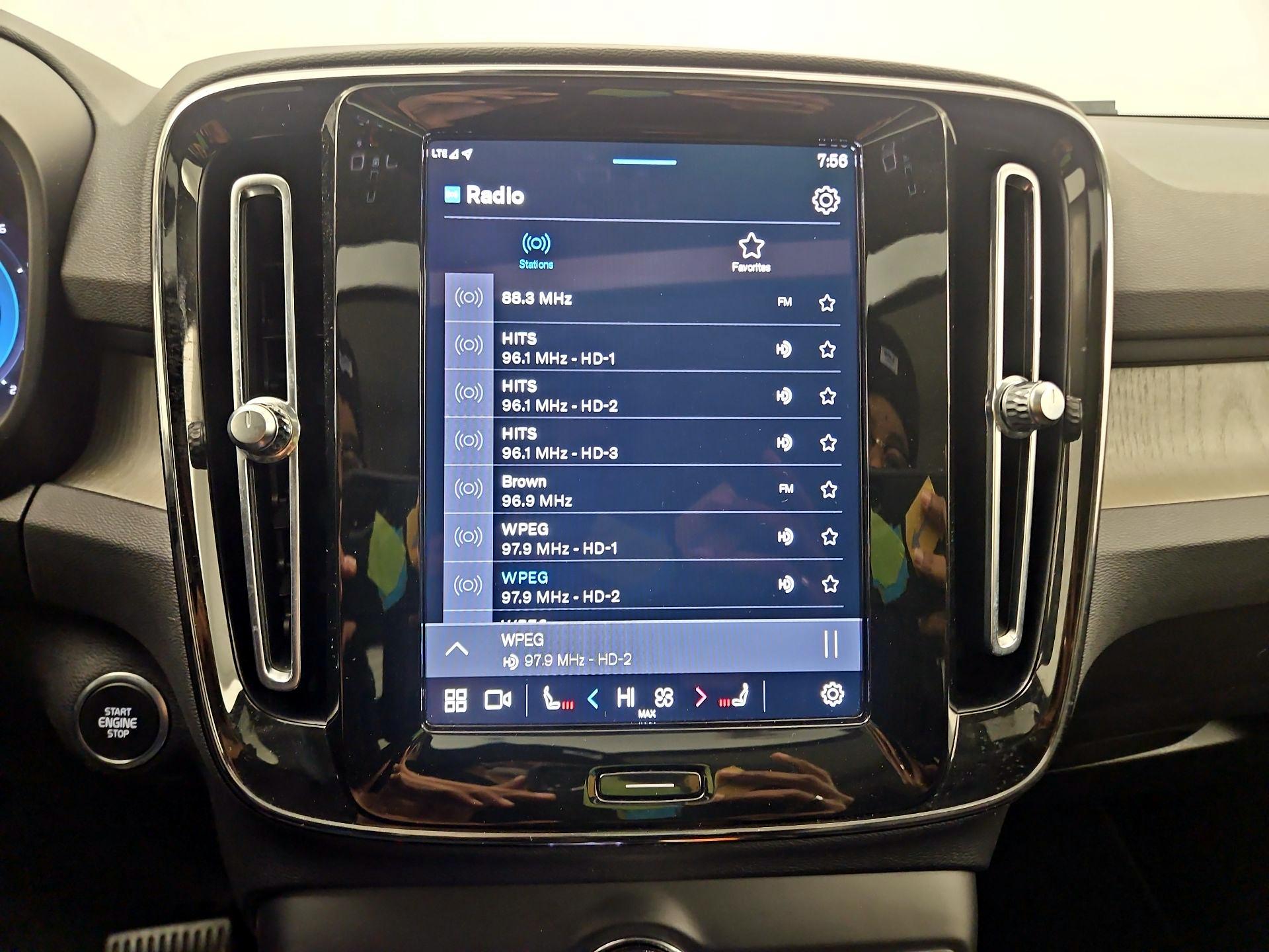 Thumbnail: 2023 Volvo XC40 - 16