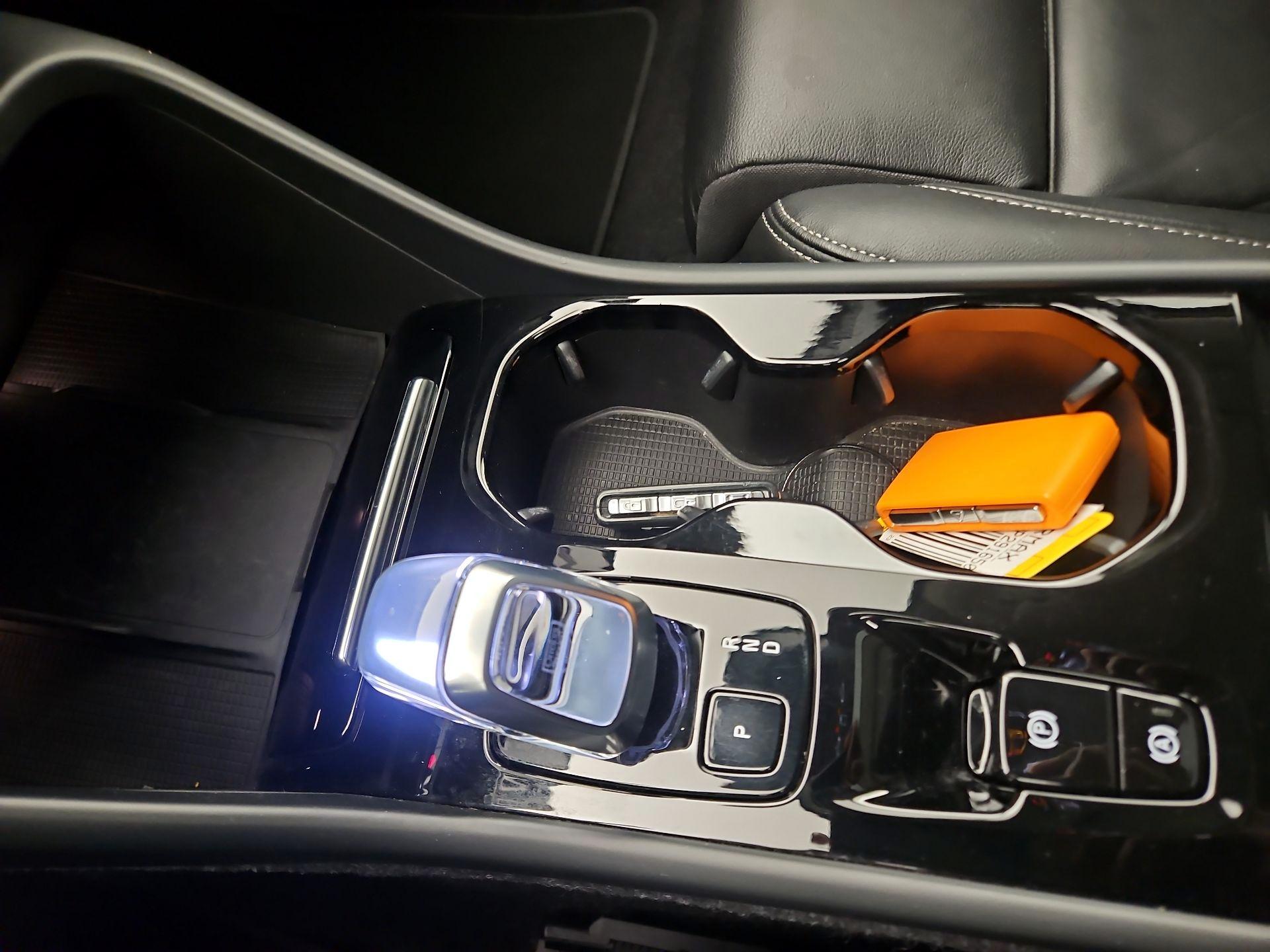 Thumbnail: 2023 Volvo XC40 - 18