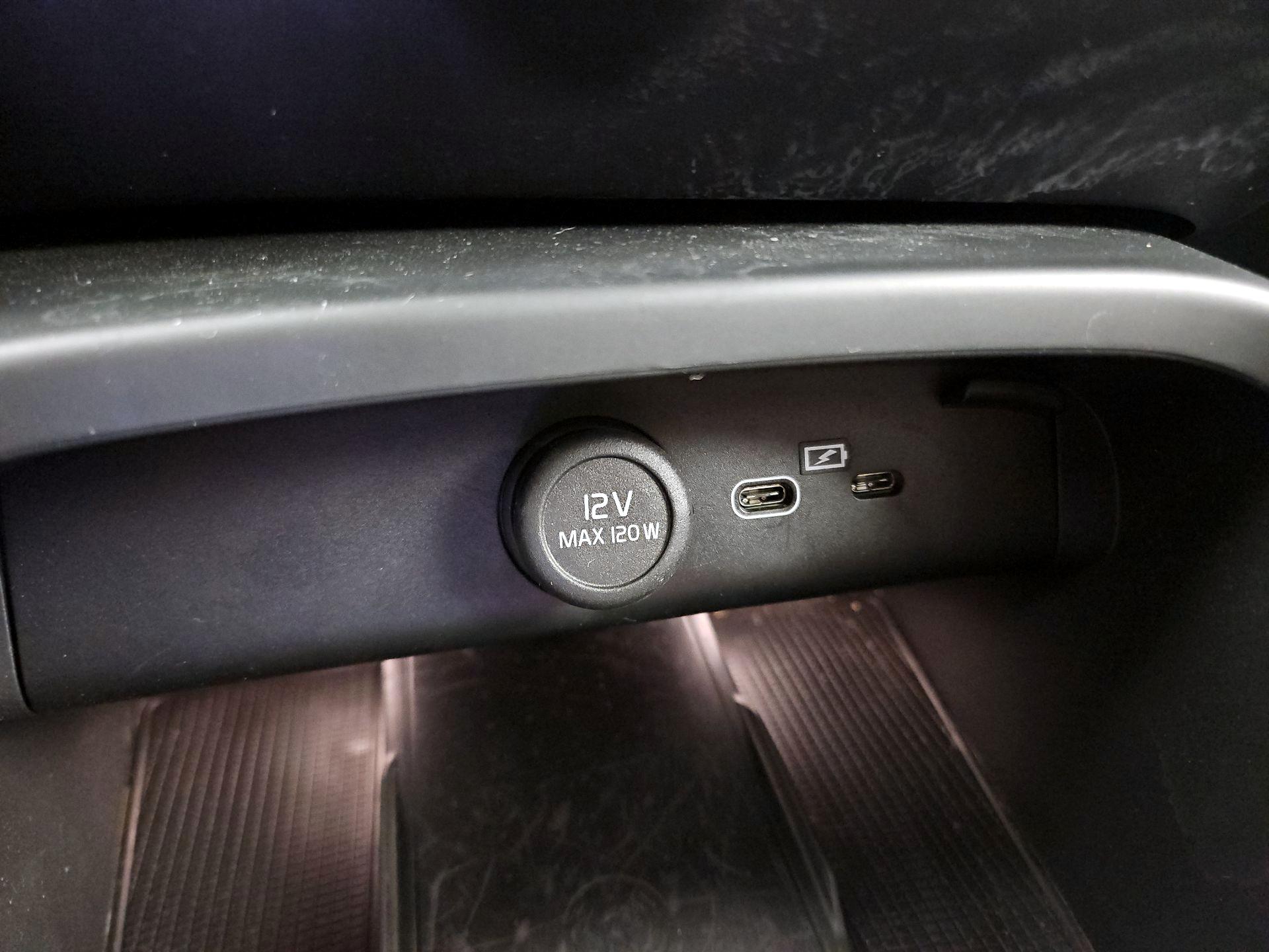 Thumbnail: 2023 Volvo XC40 - 19