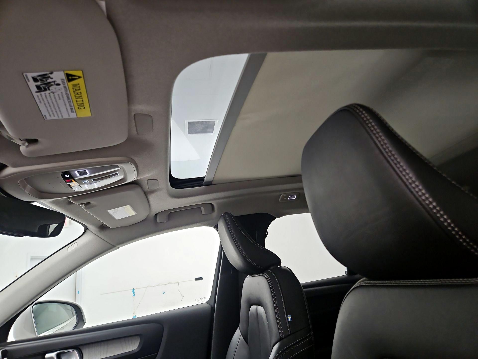 Thumbnail: 2023 Volvo XC40 - 20