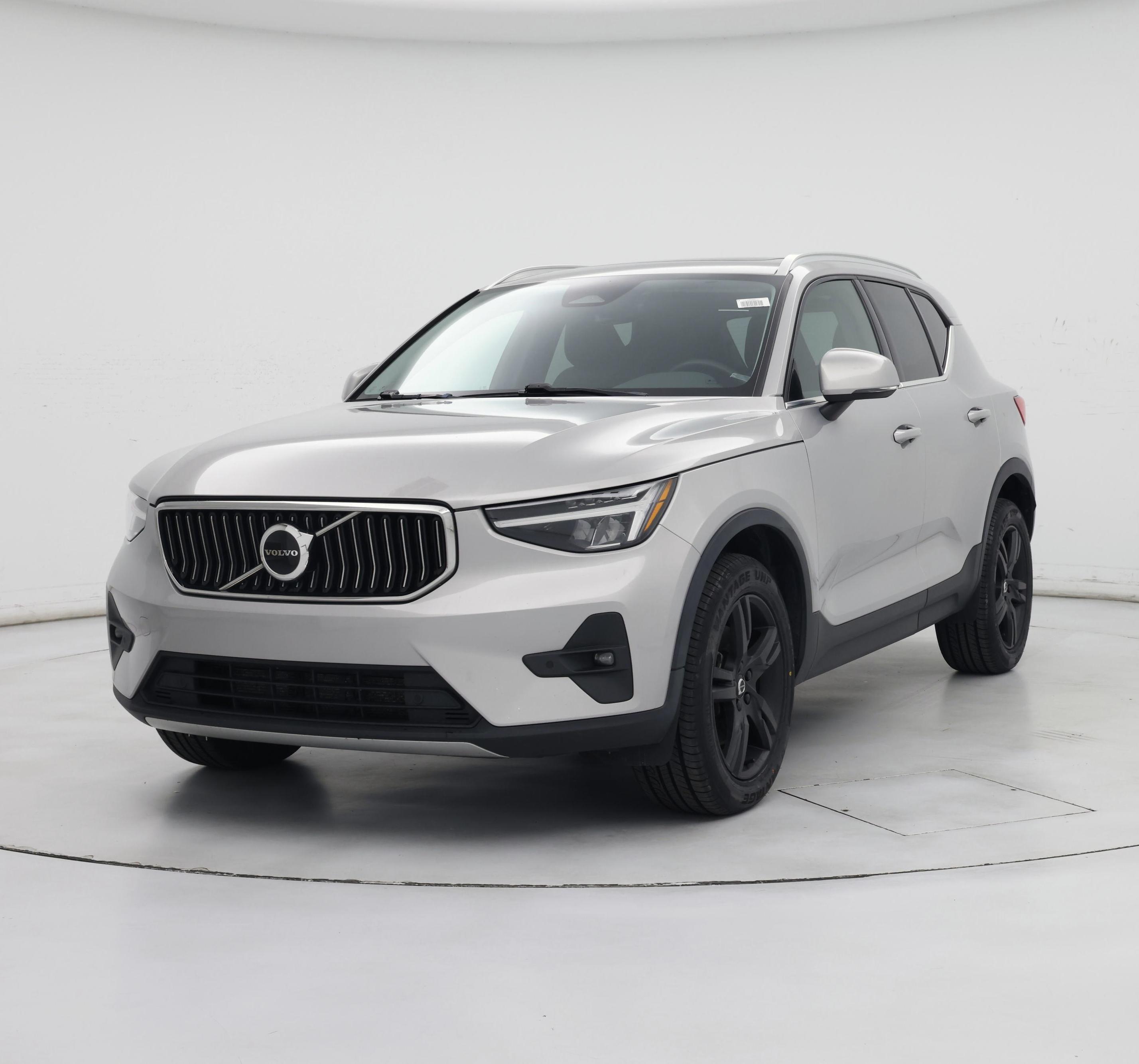 Thumbnail: 2023 Volvo XC40 - 4