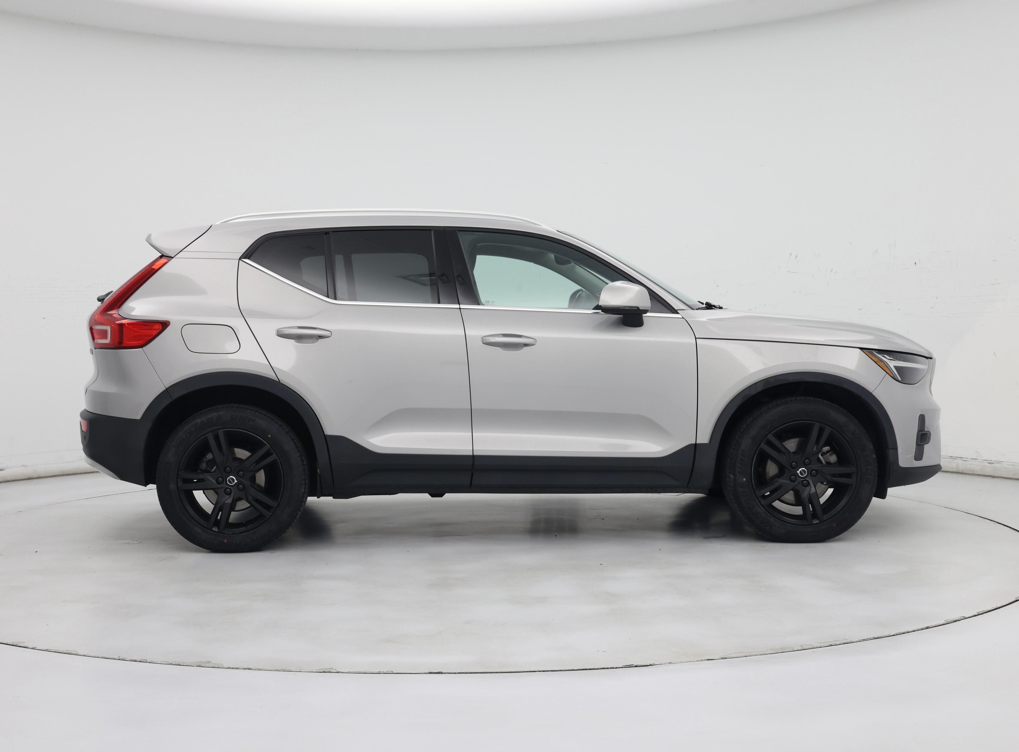 Thumbnail: 2023 Volvo XC40 - 7