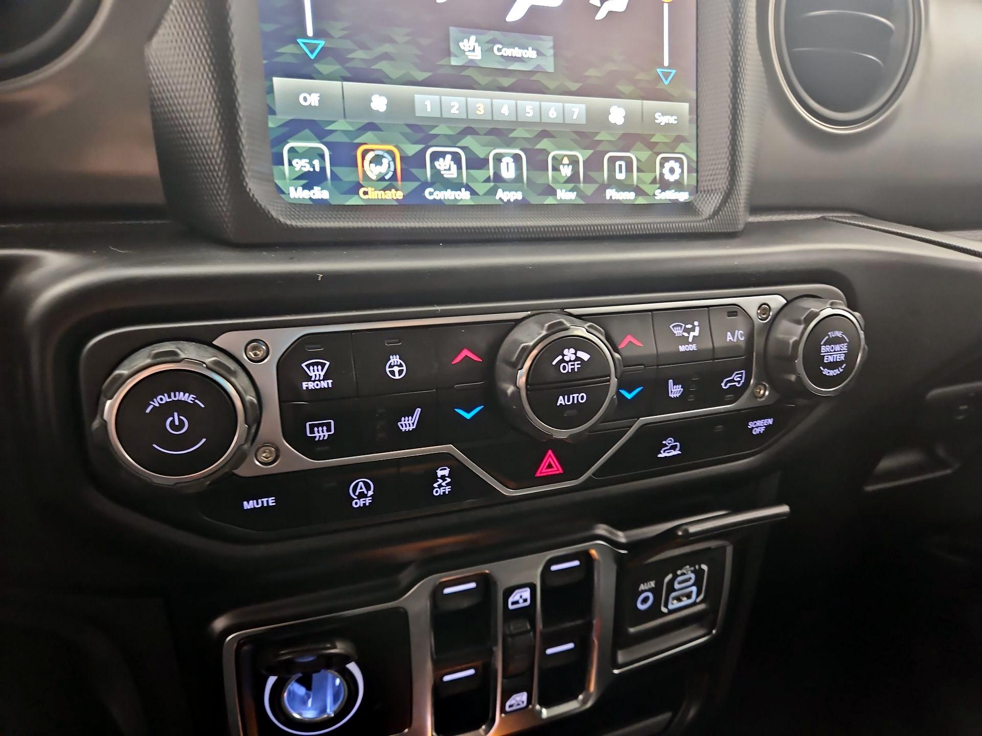 Thumbnail: 2022 Jeep Wrangler - 17