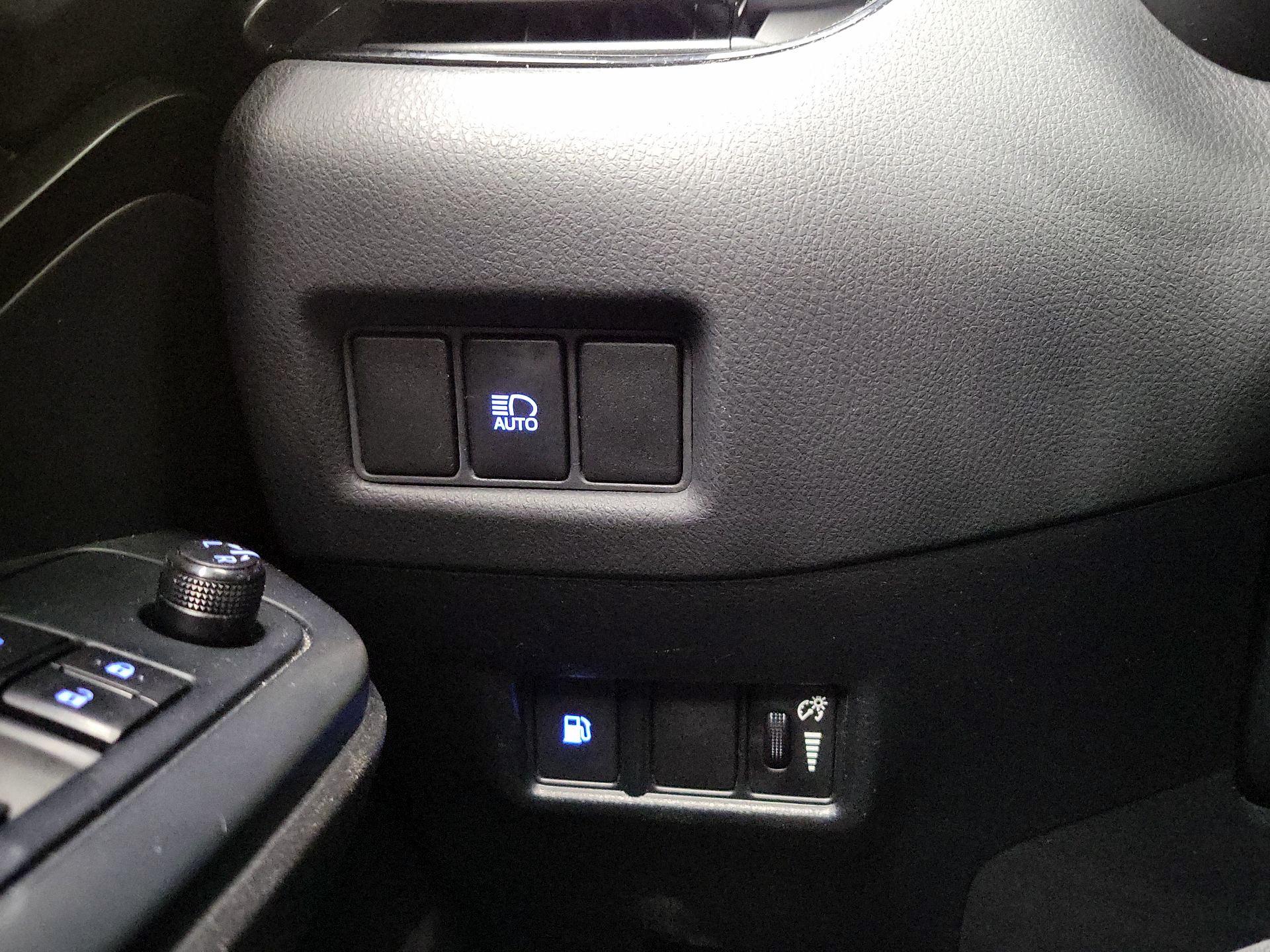 Thumbnail: 2019 Toyota C-HR - 13