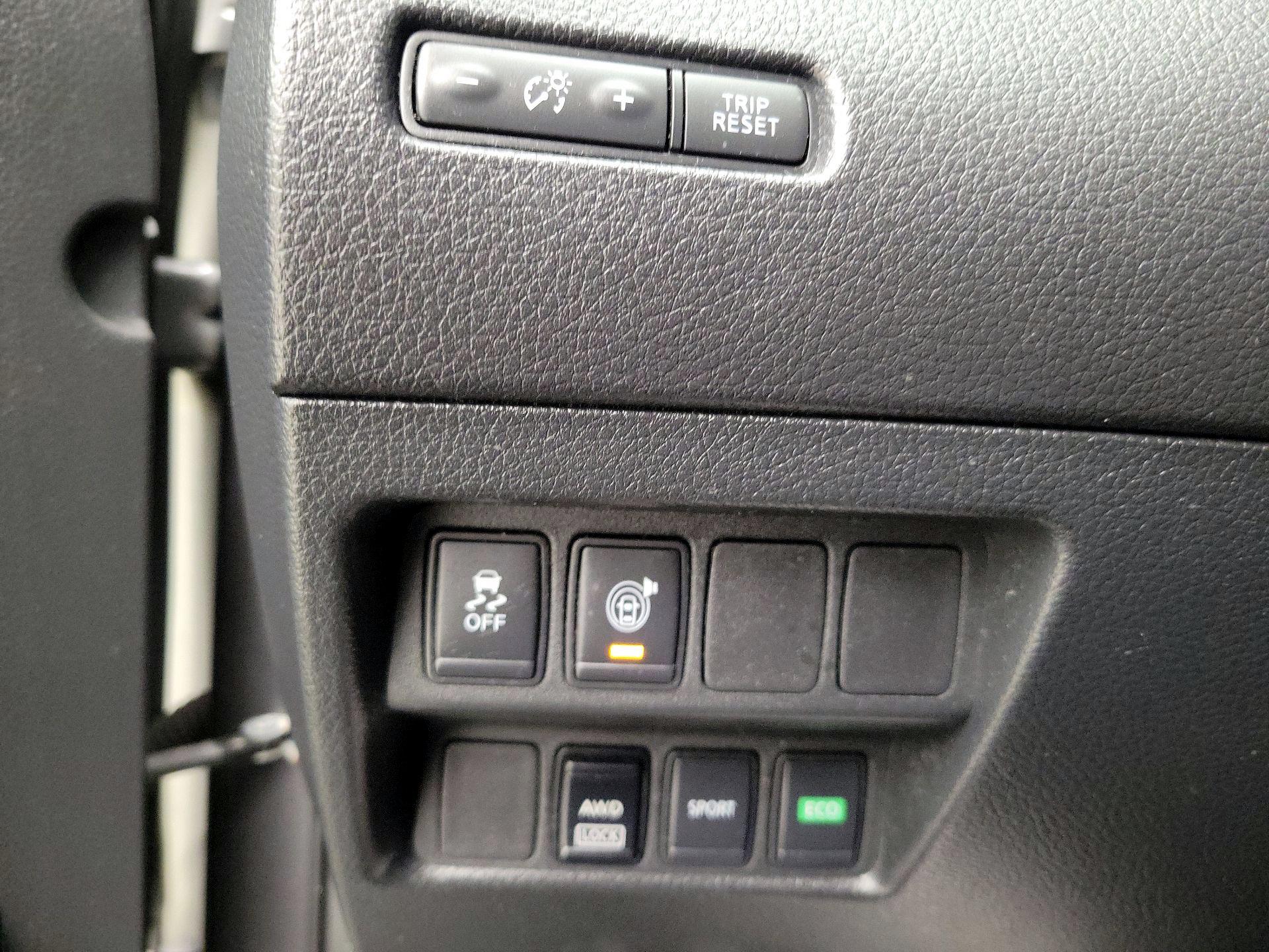 Thumbnail: 2017 Nissan Rogue - 13