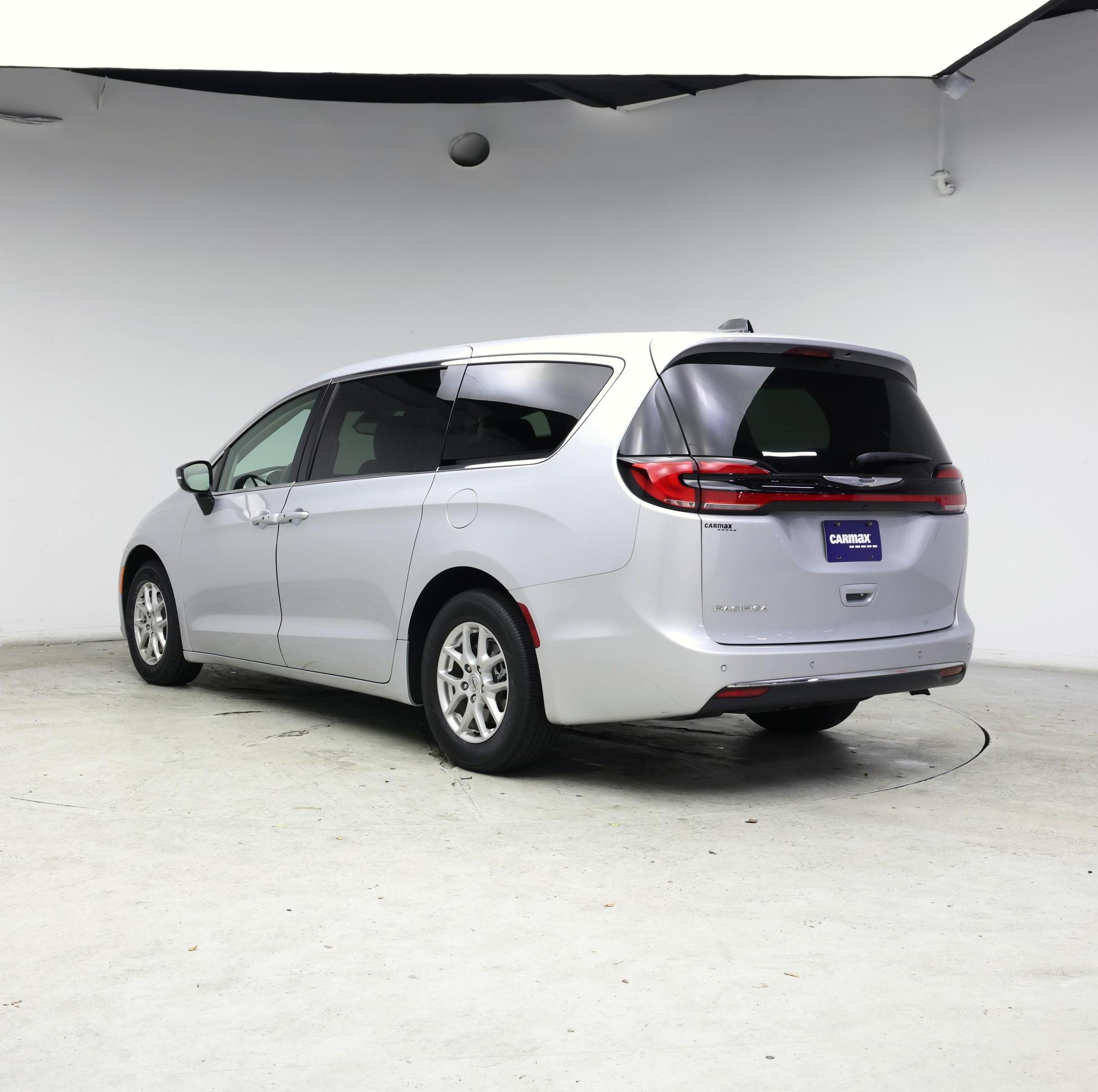 Thumbnail: 2024 Chrysler Pacifica - 2