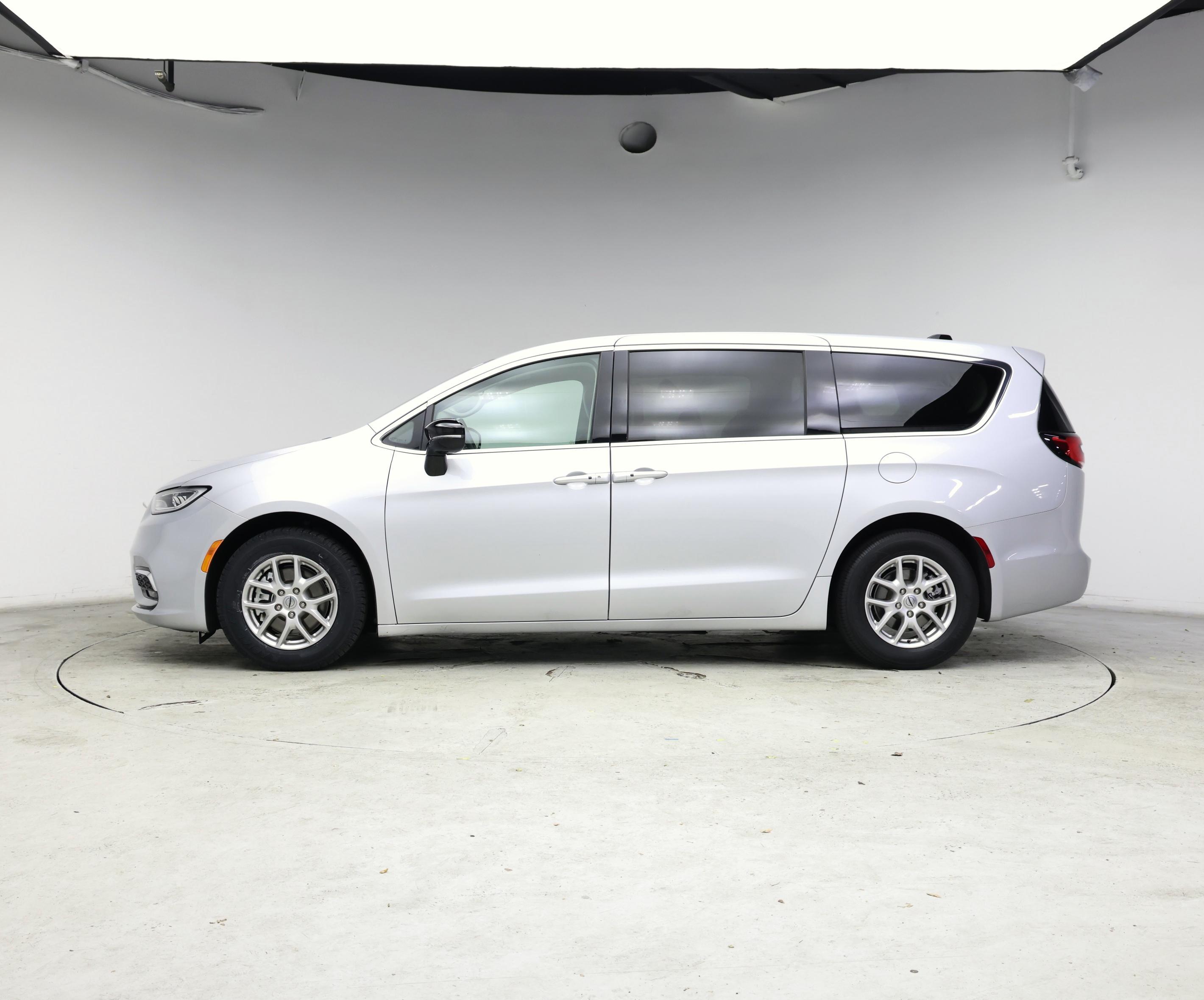 Thumbnail: 2024 Chrysler Pacifica - 3