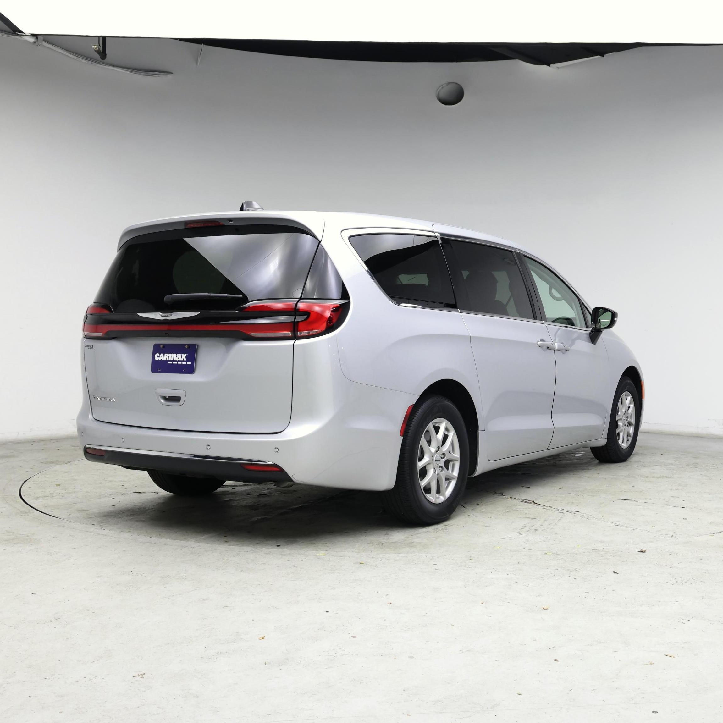 Thumbnail: 2024 Chrysler Pacifica - 8