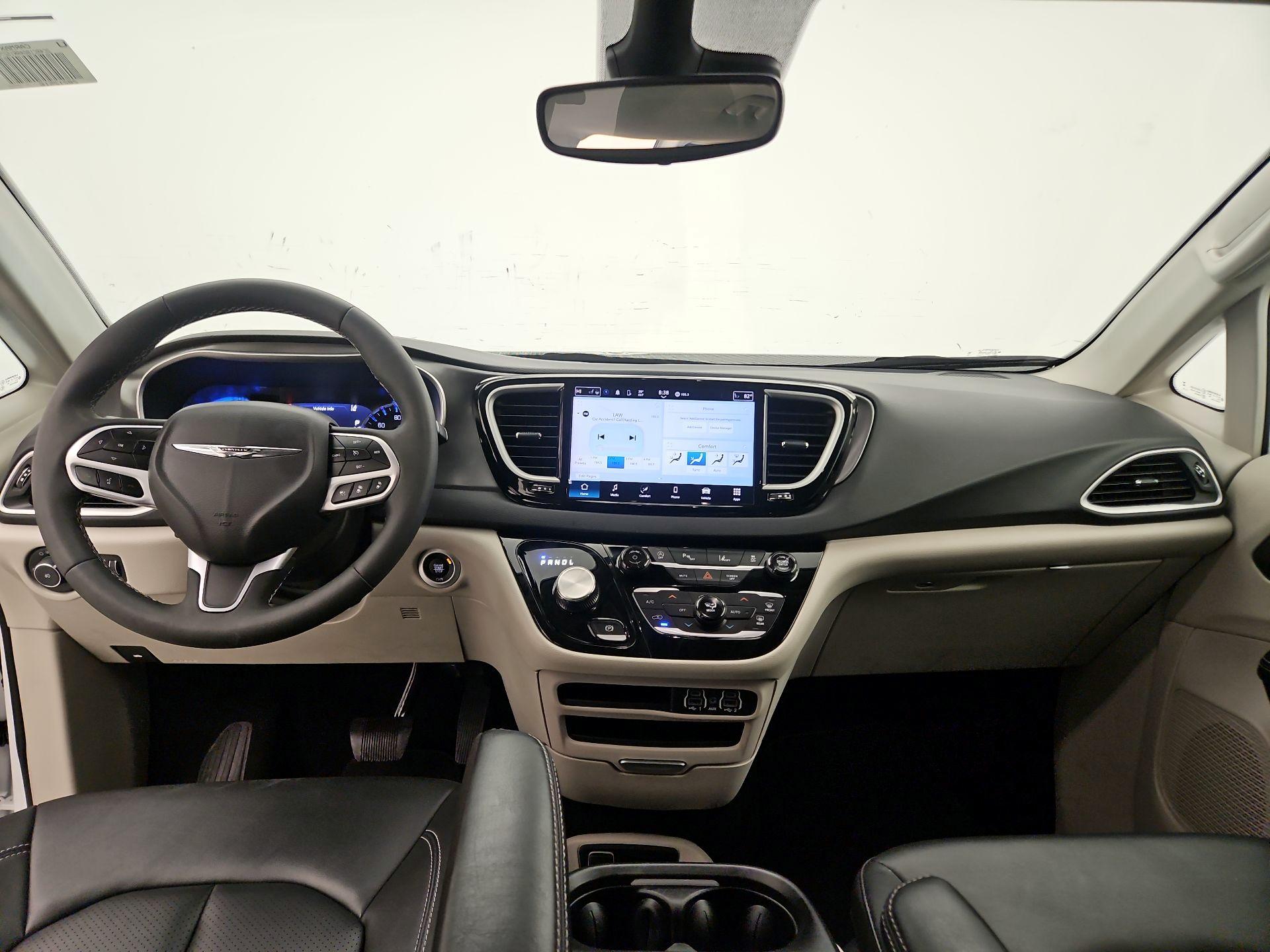 Thumbnail: 2024 Chrysler Pacifica - 9