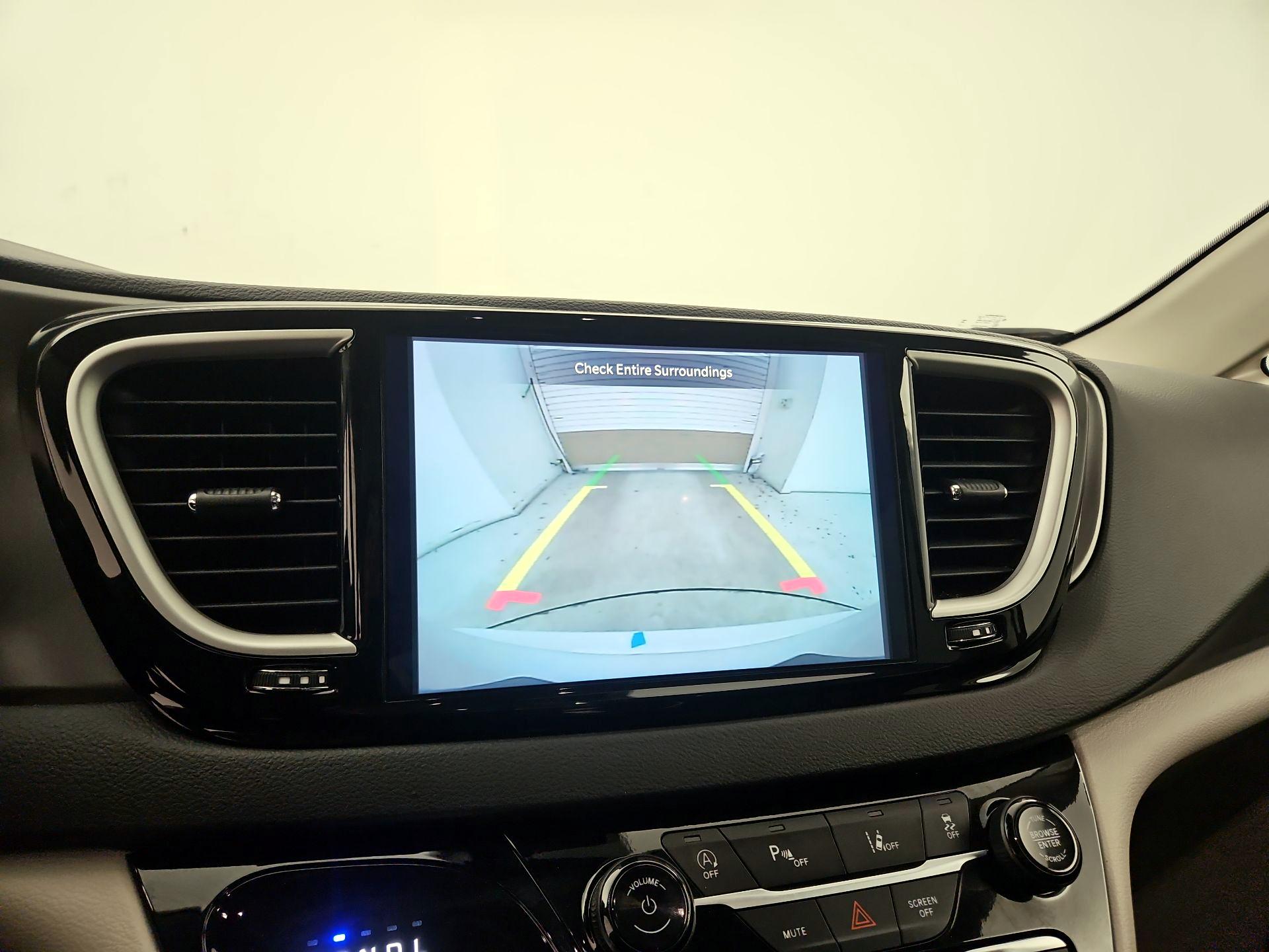 Thumbnail: 2024 Chrysler Pacifica - 14