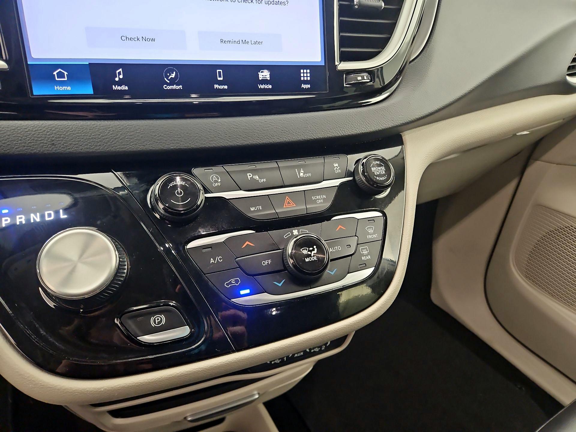 Thumbnail: 2024 Chrysler Pacifica - 16