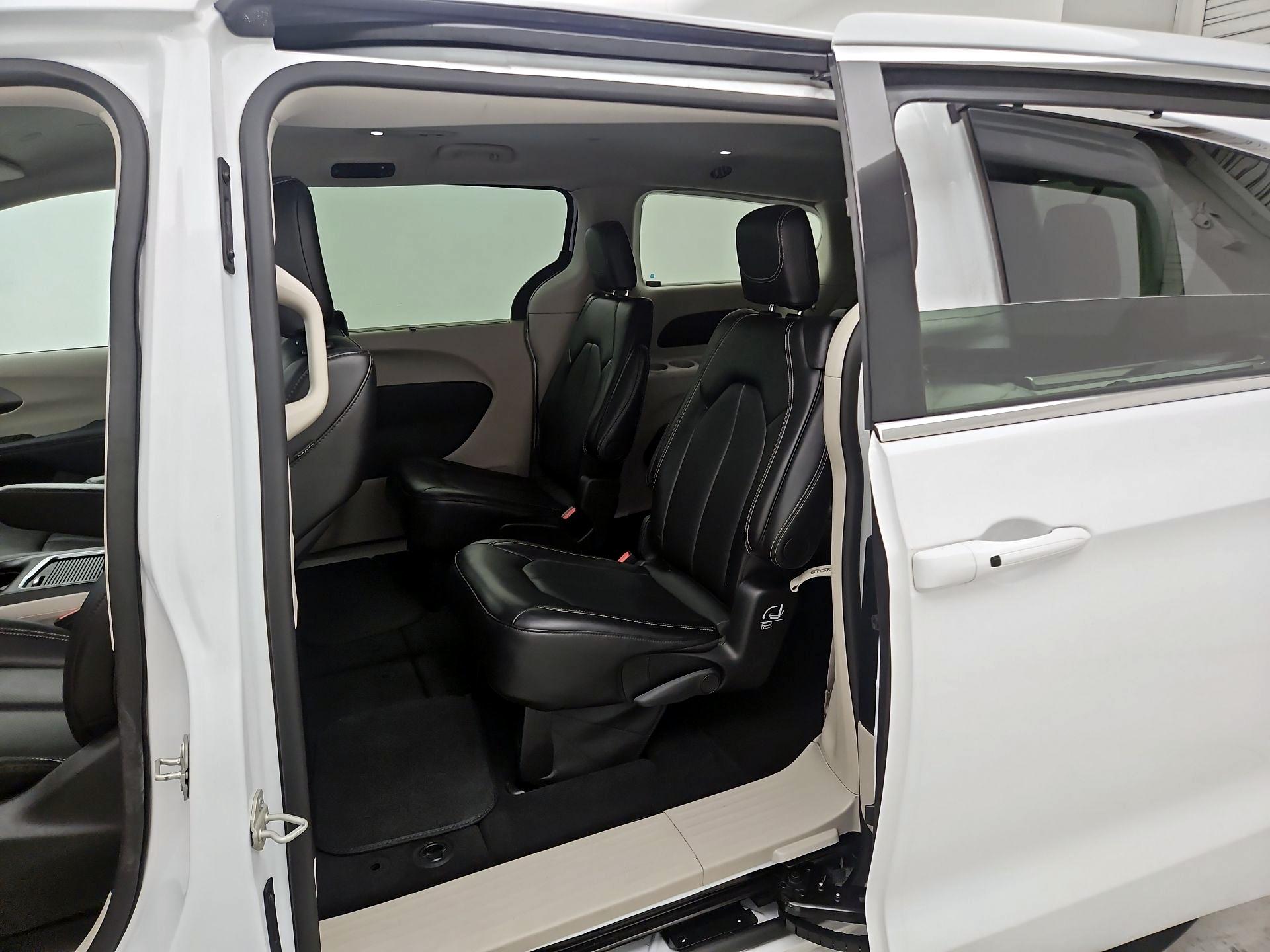 Thumbnail: 2024 Chrysler Pacifica - 19