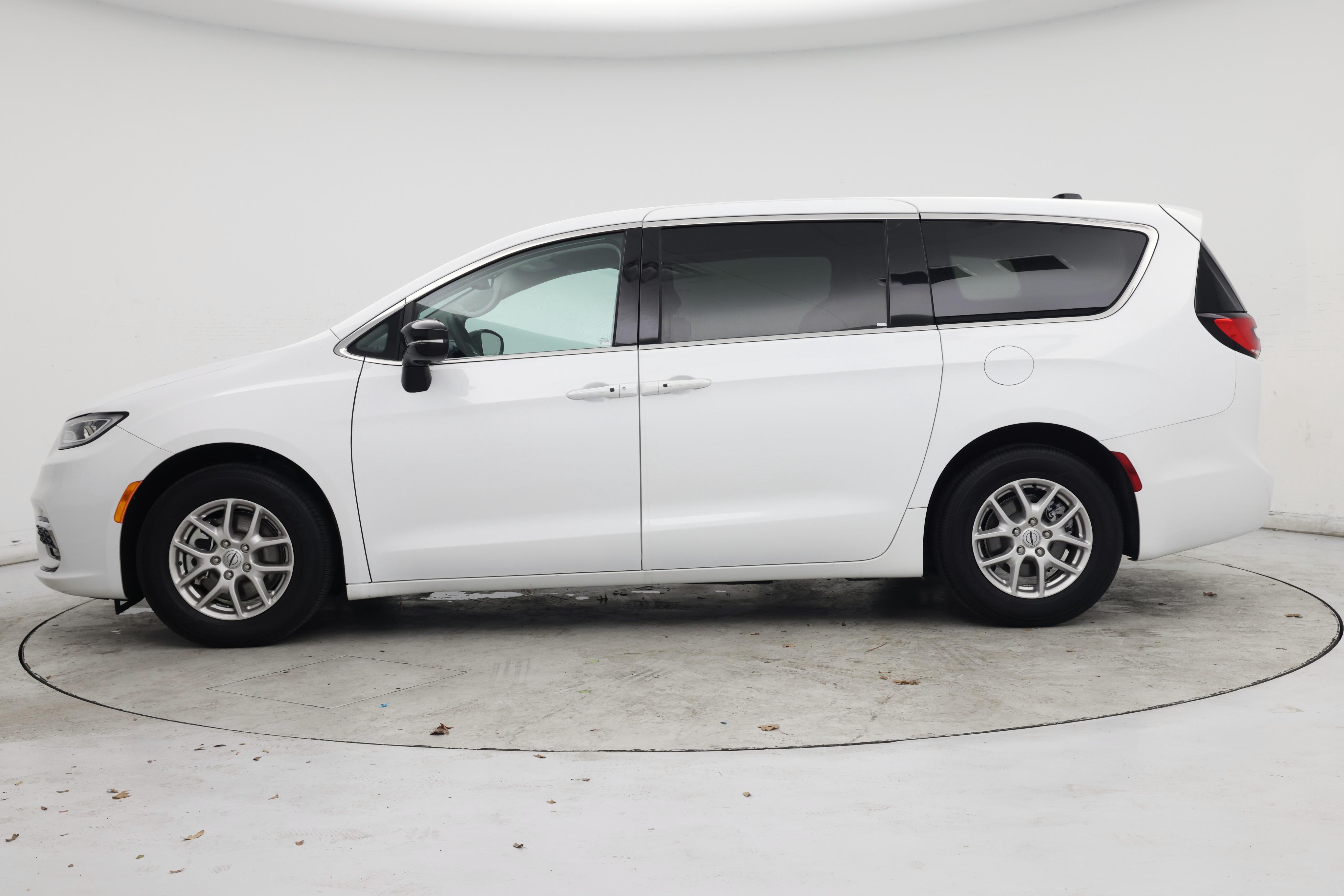 Thumbnail: 2024 Chrysler Pacifica - 3