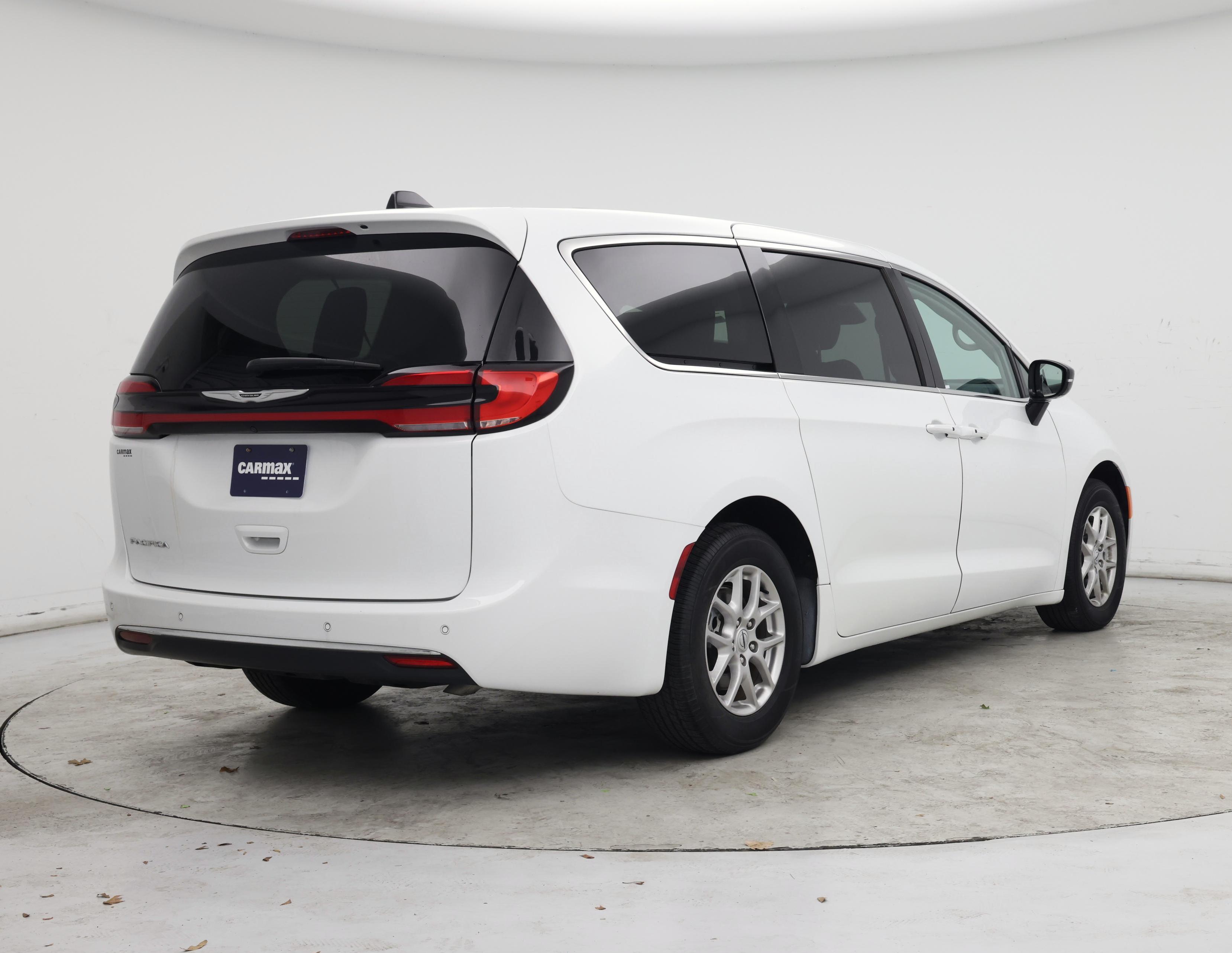 Thumbnail: 2024 Chrysler Pacifica - 8