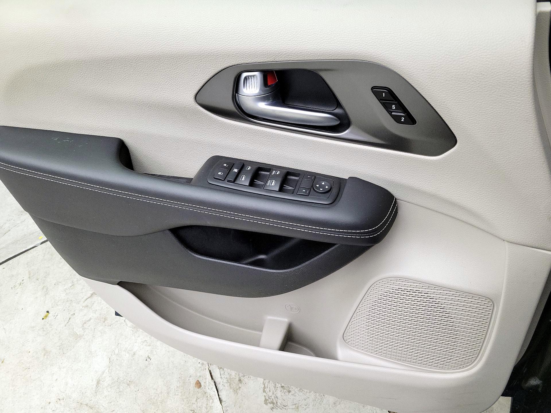 Thumbnail: 2024 Chrysler Pacifica - 12