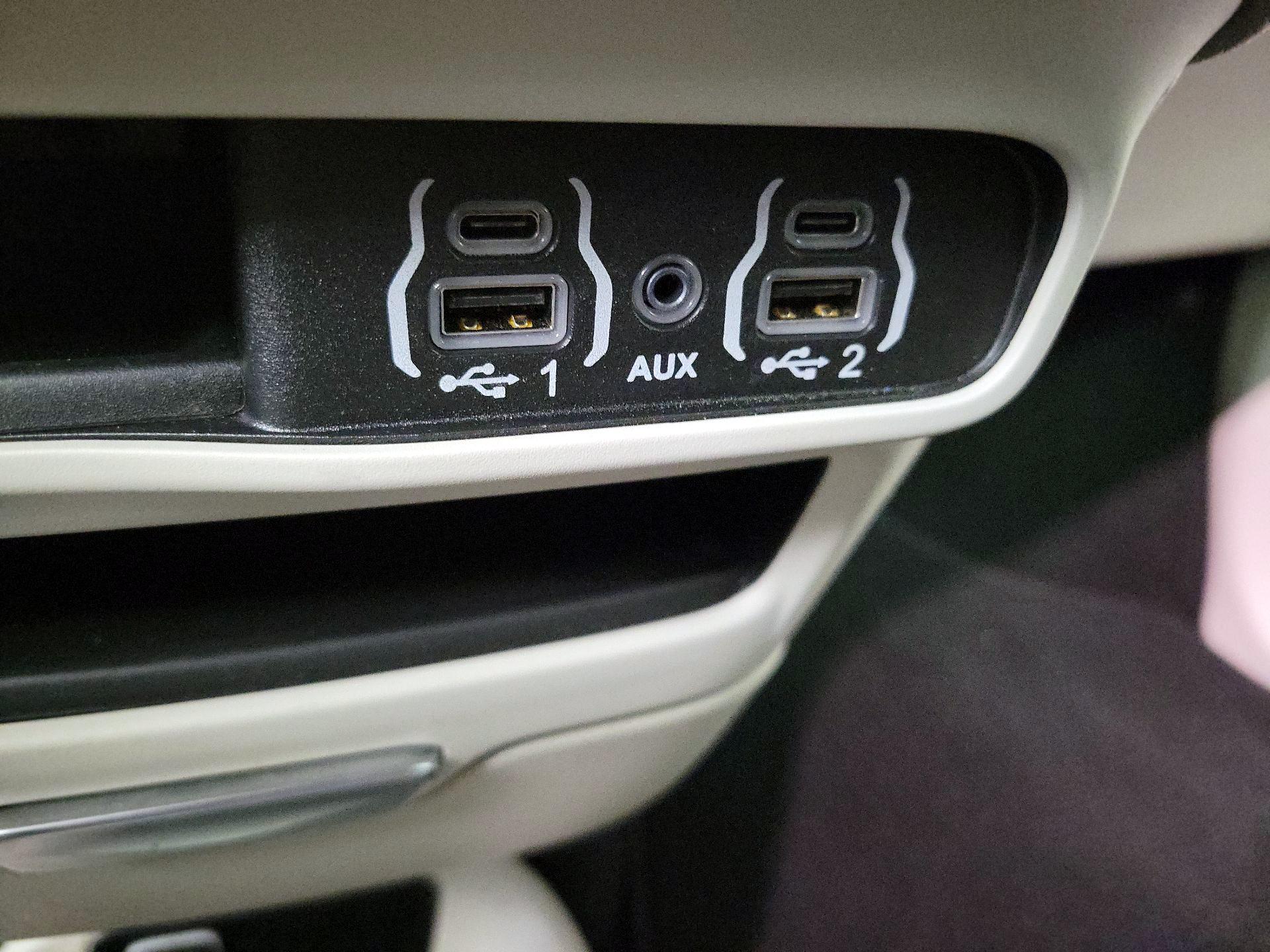 Thumbnail: 2024 Chrysler Pacifica - 18