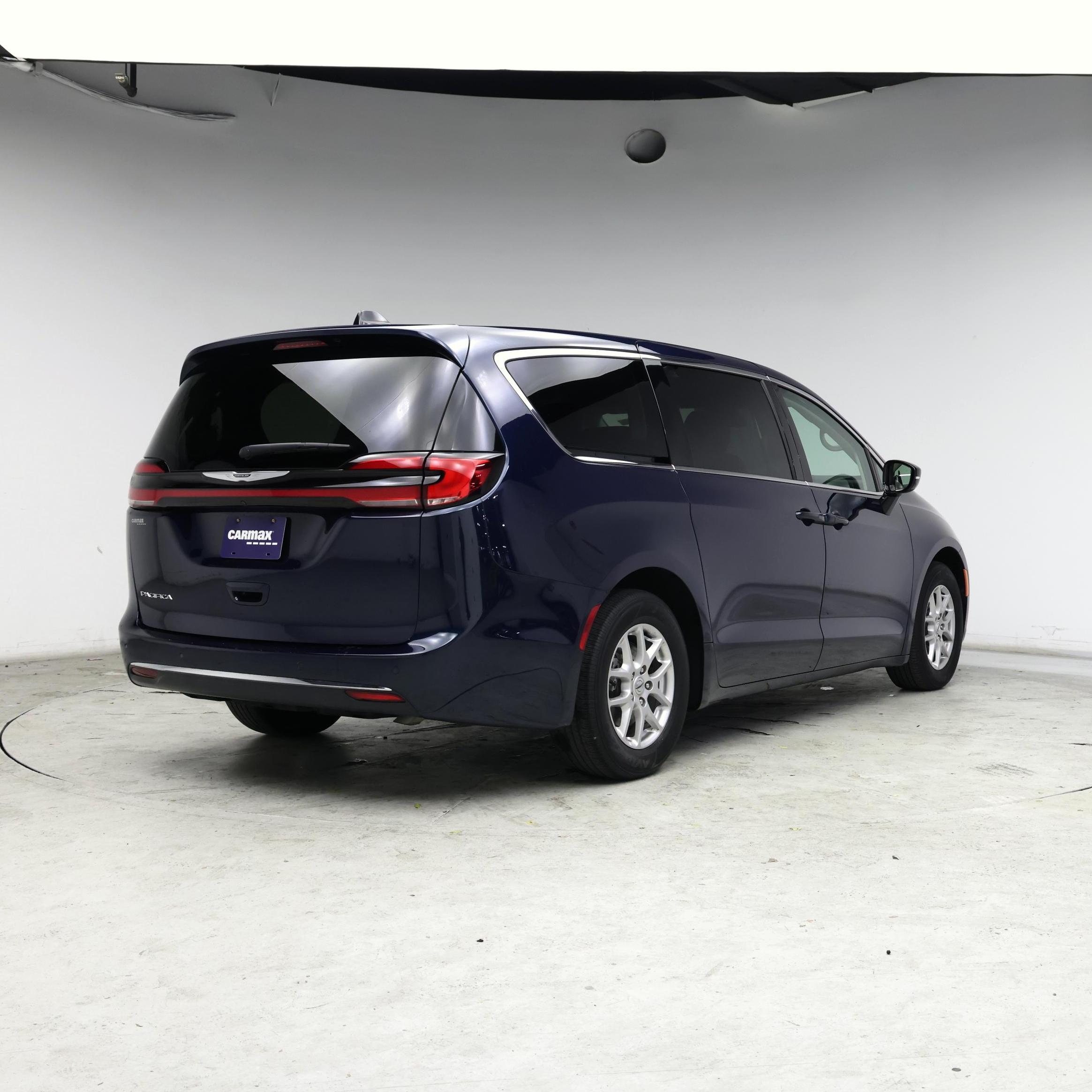 Thumbnail: 2024 Chrysler Pacifica - 8