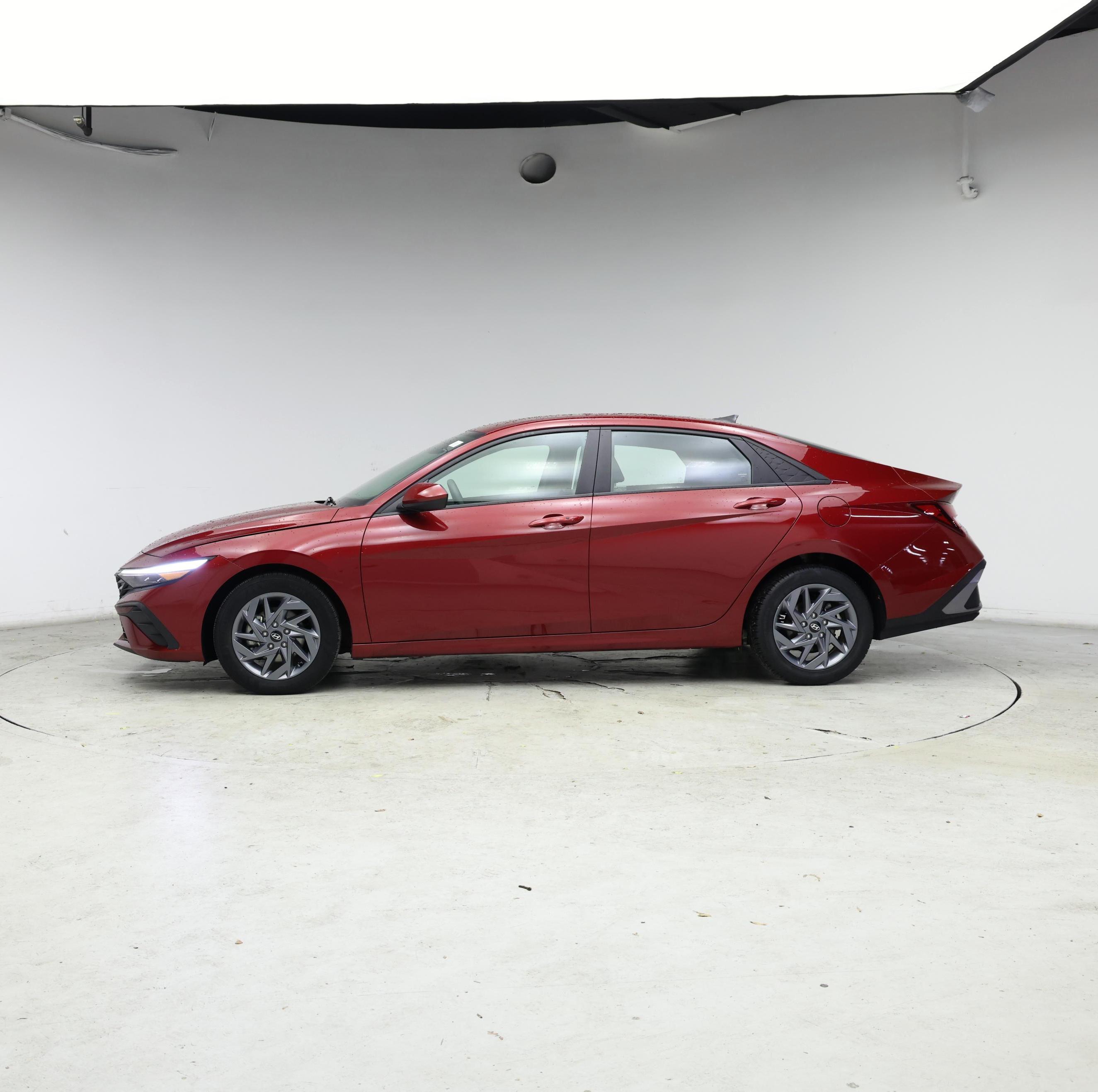 Thumbnail: 2024 Hyundai Elantra - 3