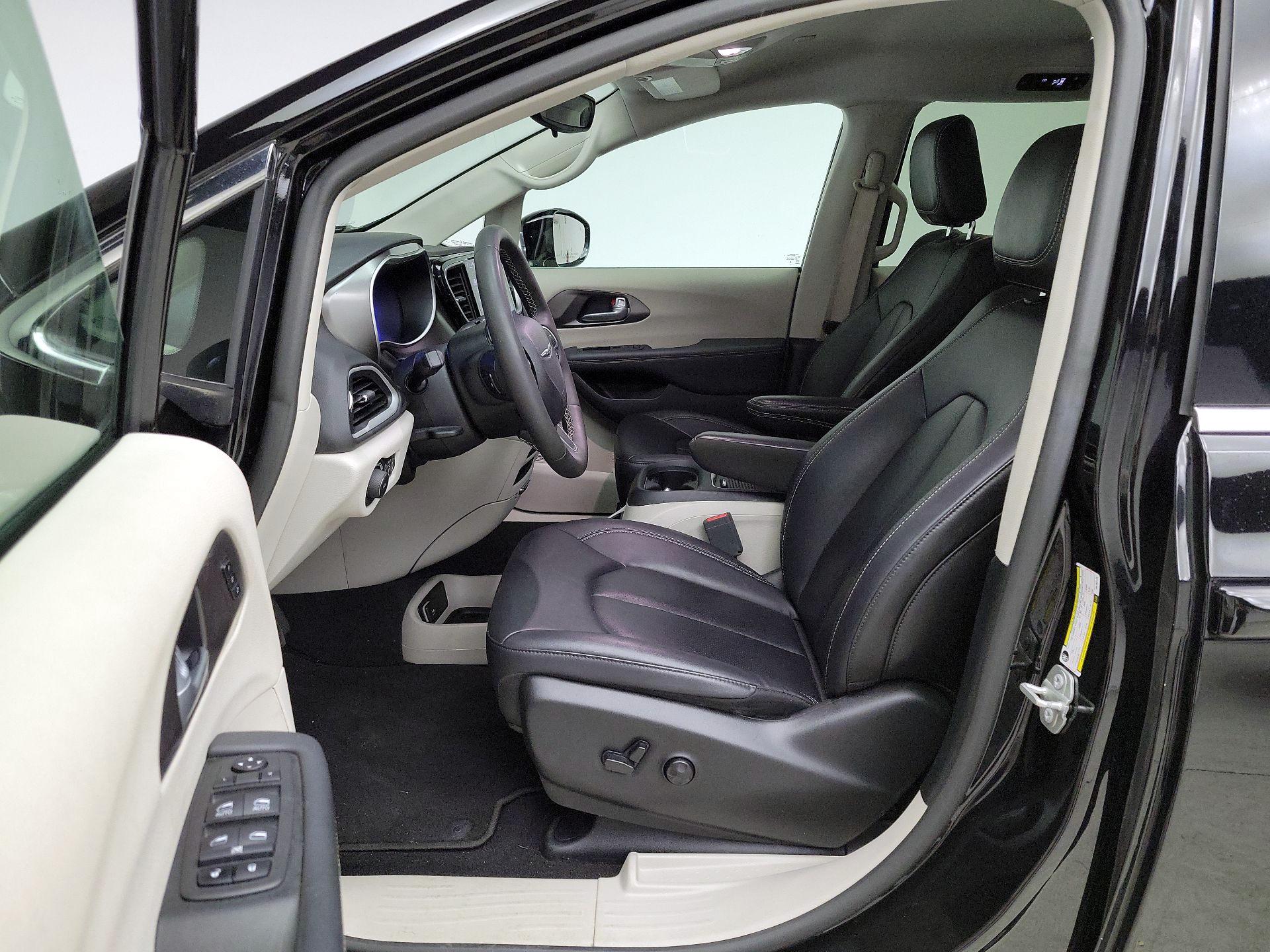 Thumbnail: 2024 Chrysler Pacifica - 11