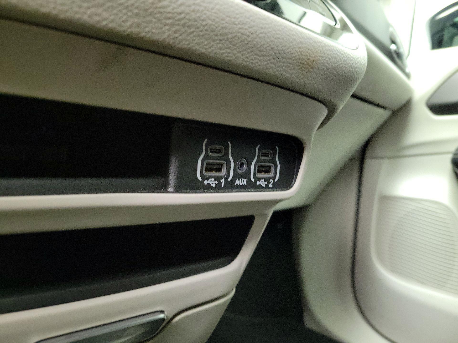 Thumbnail: 2024 Chrysler Pacifica - 18