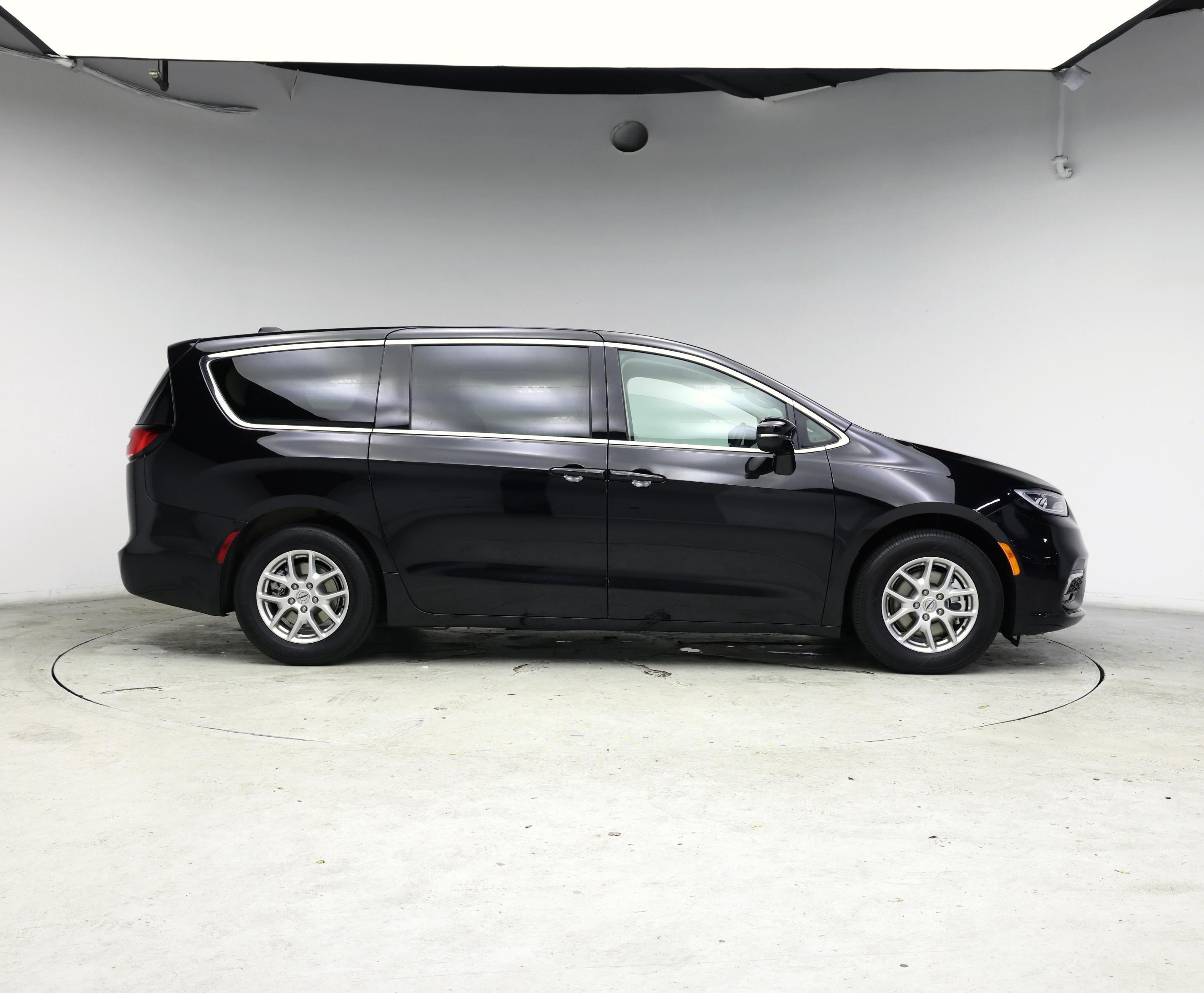 Thumbnail: 2024 Chrysler Pacifica - 7