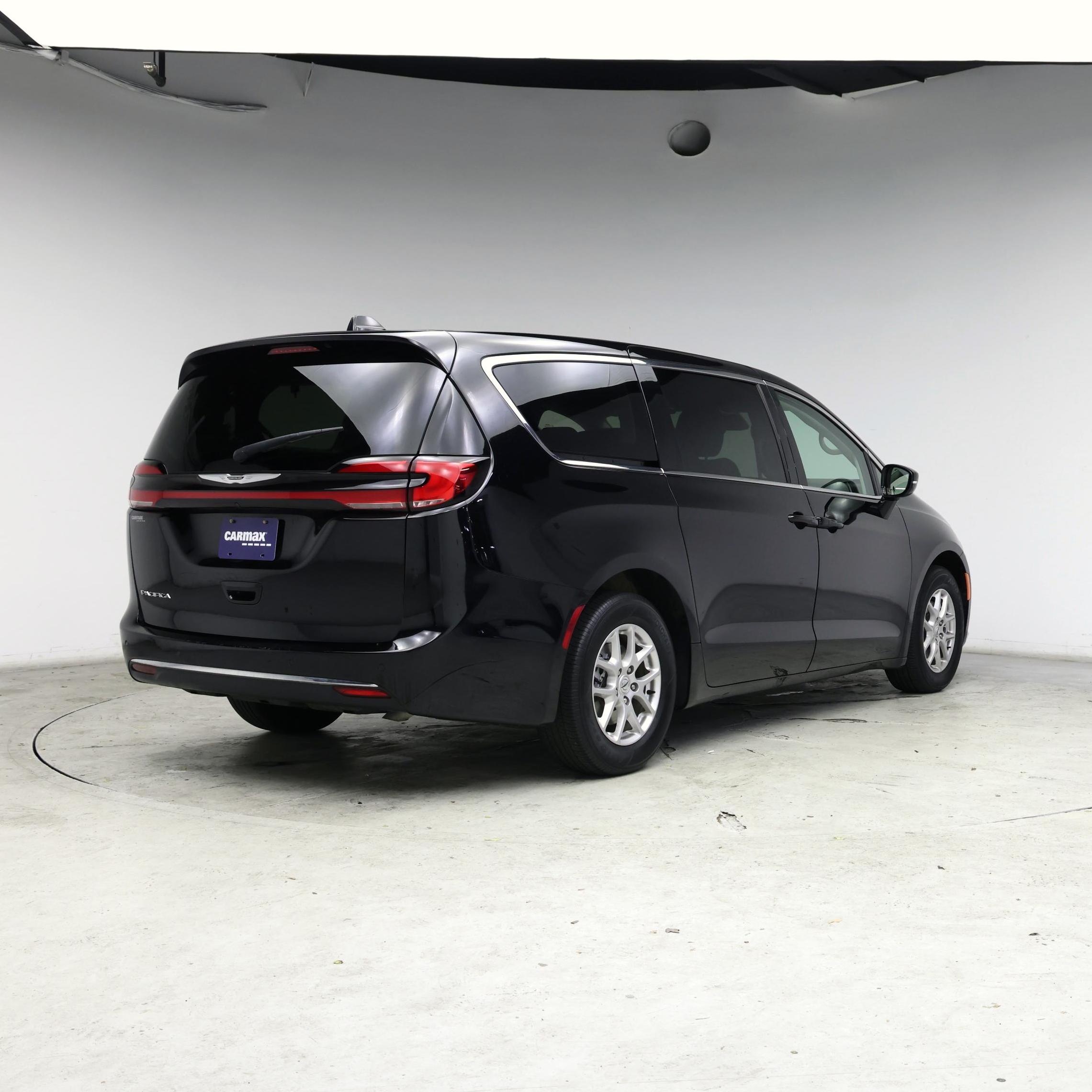 Thumbnail: 2024 Chrysler Pacifica - 8