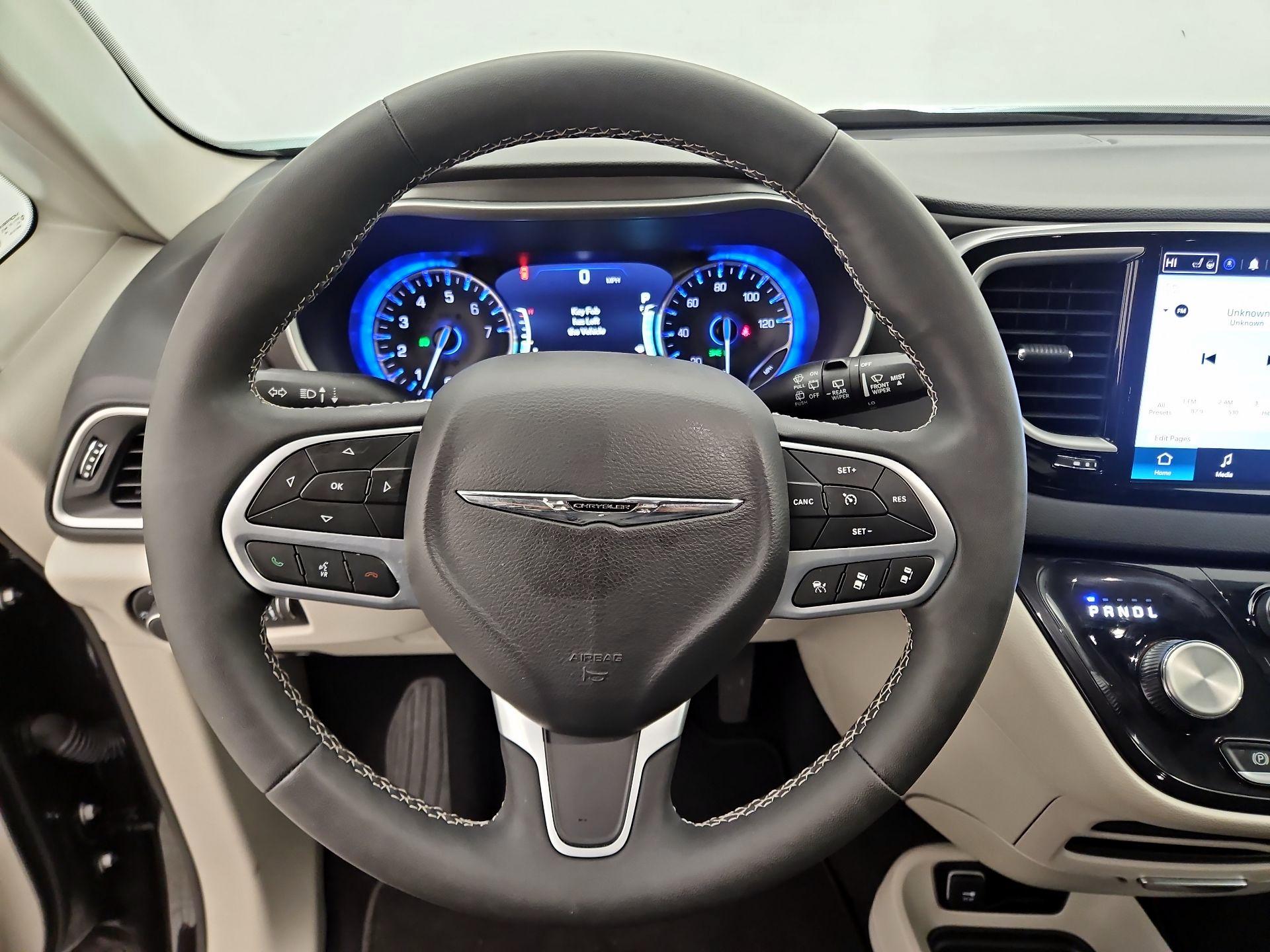 Thumbnail: 2024 Chrysler Pacifica - 10