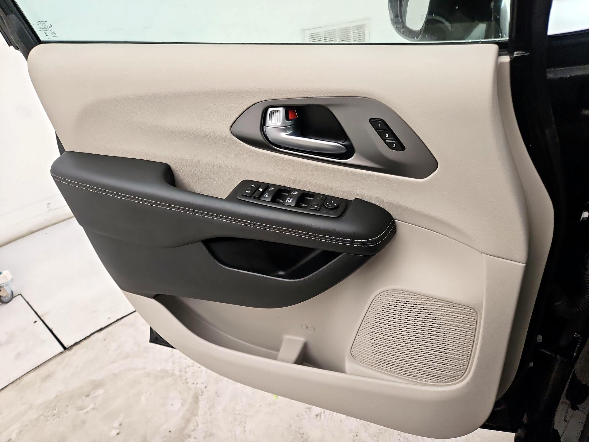 Thumbnail: 2024 Chrysler Pacifica - 12