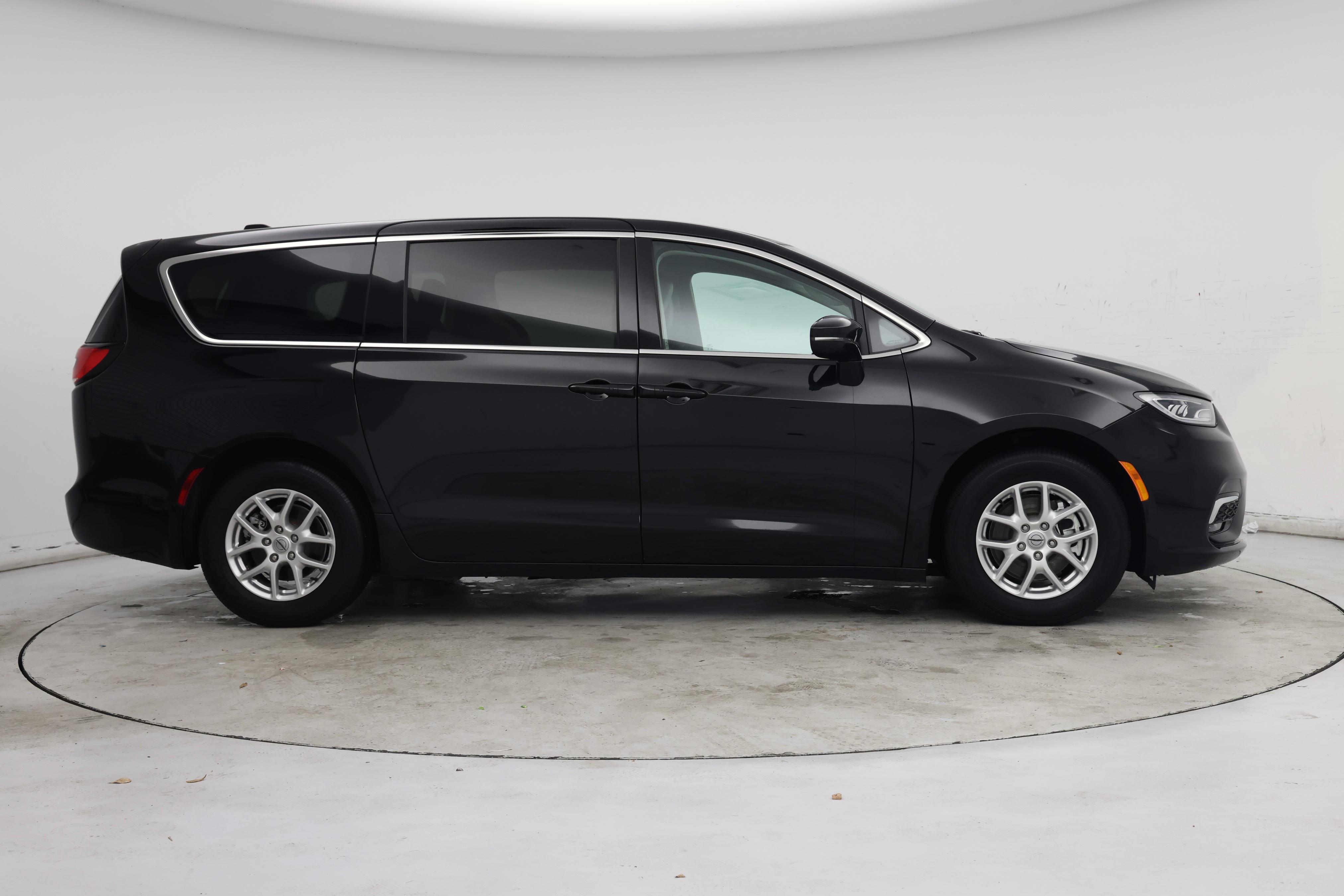 Thumbnail: 2024 Chrysler Pacifica - 7