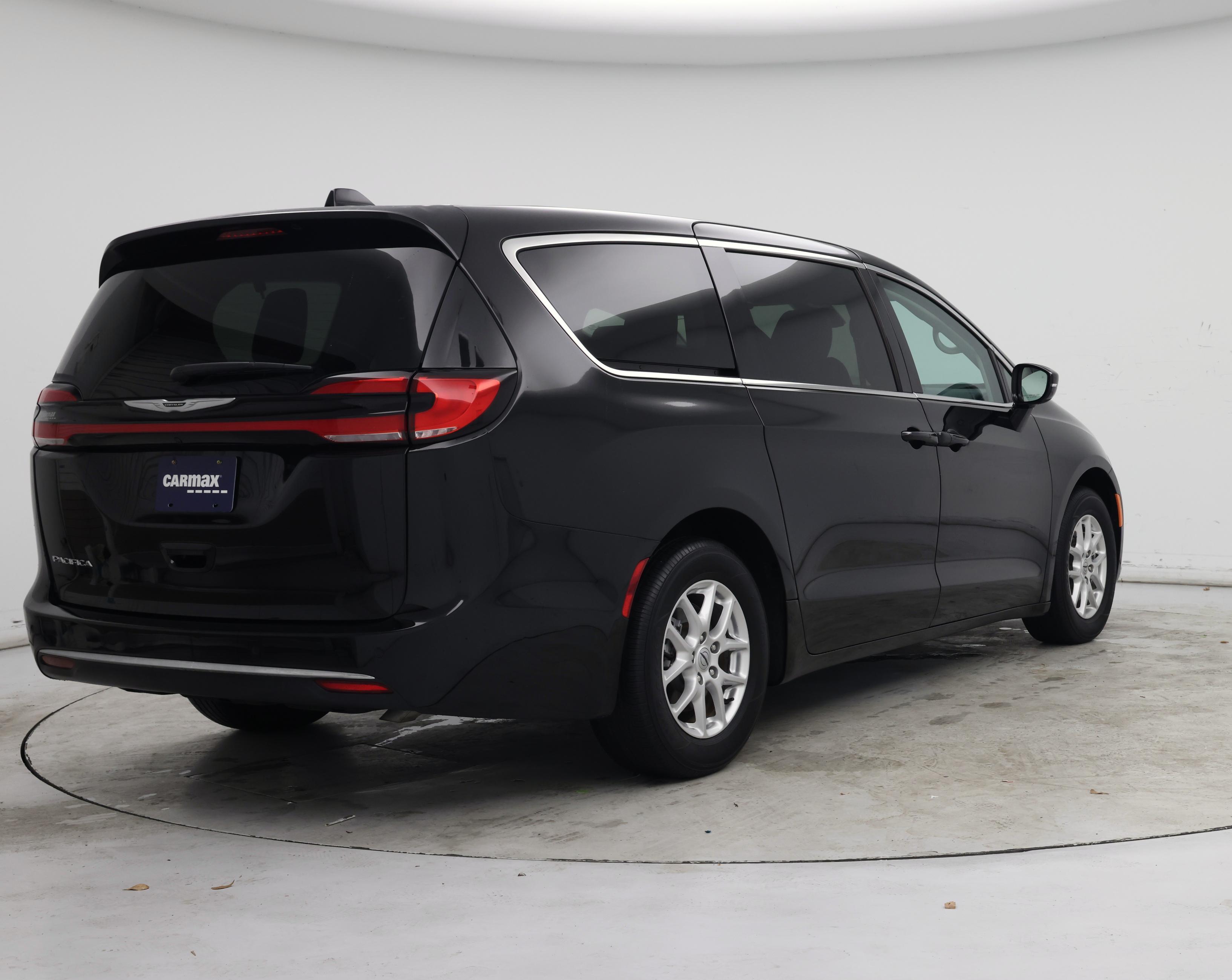 Thumbnail: 2024 Chrysler Pacifica - 8