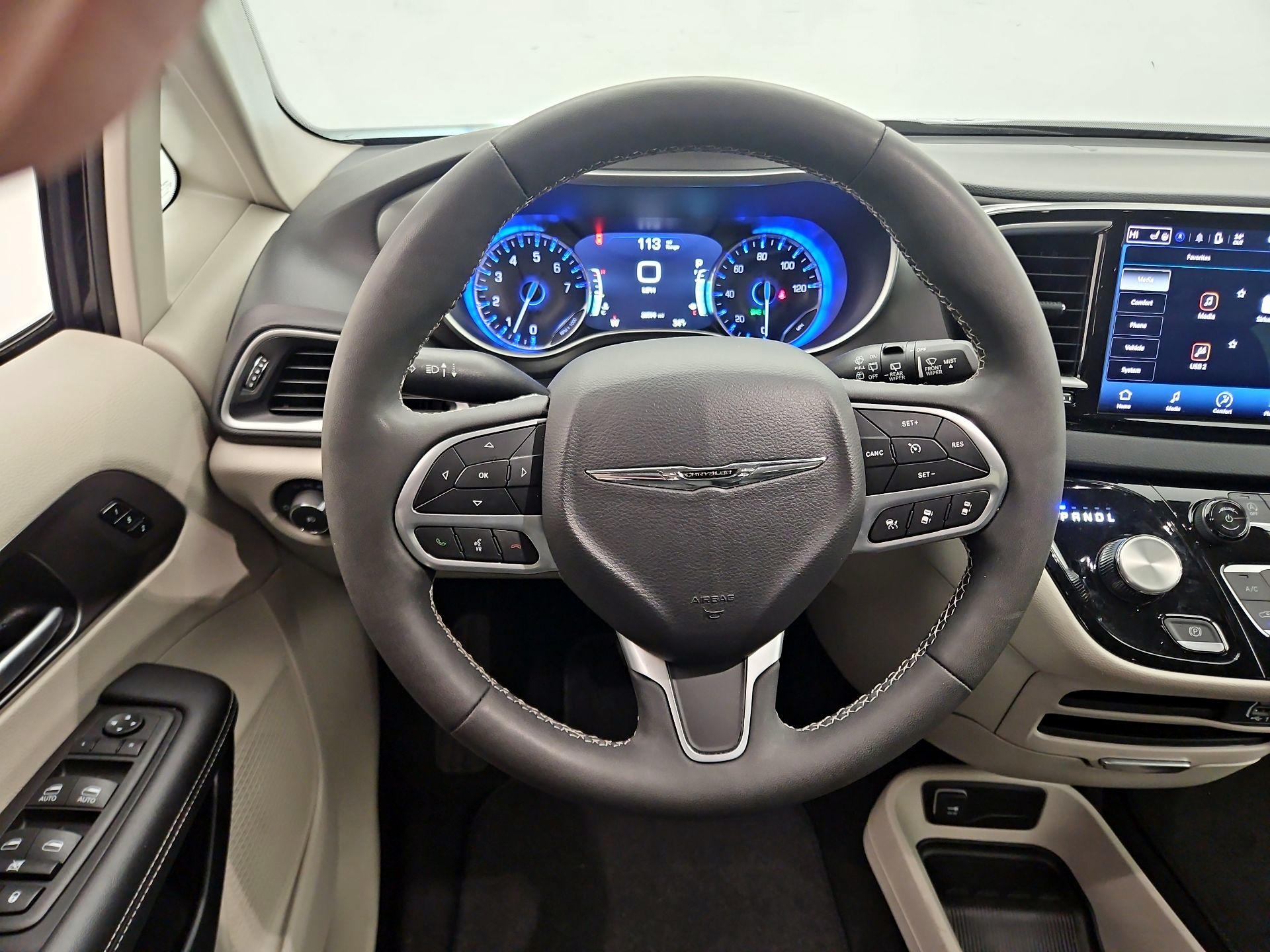 Thumbnail: 2024 Chrysler Pacifica - 10