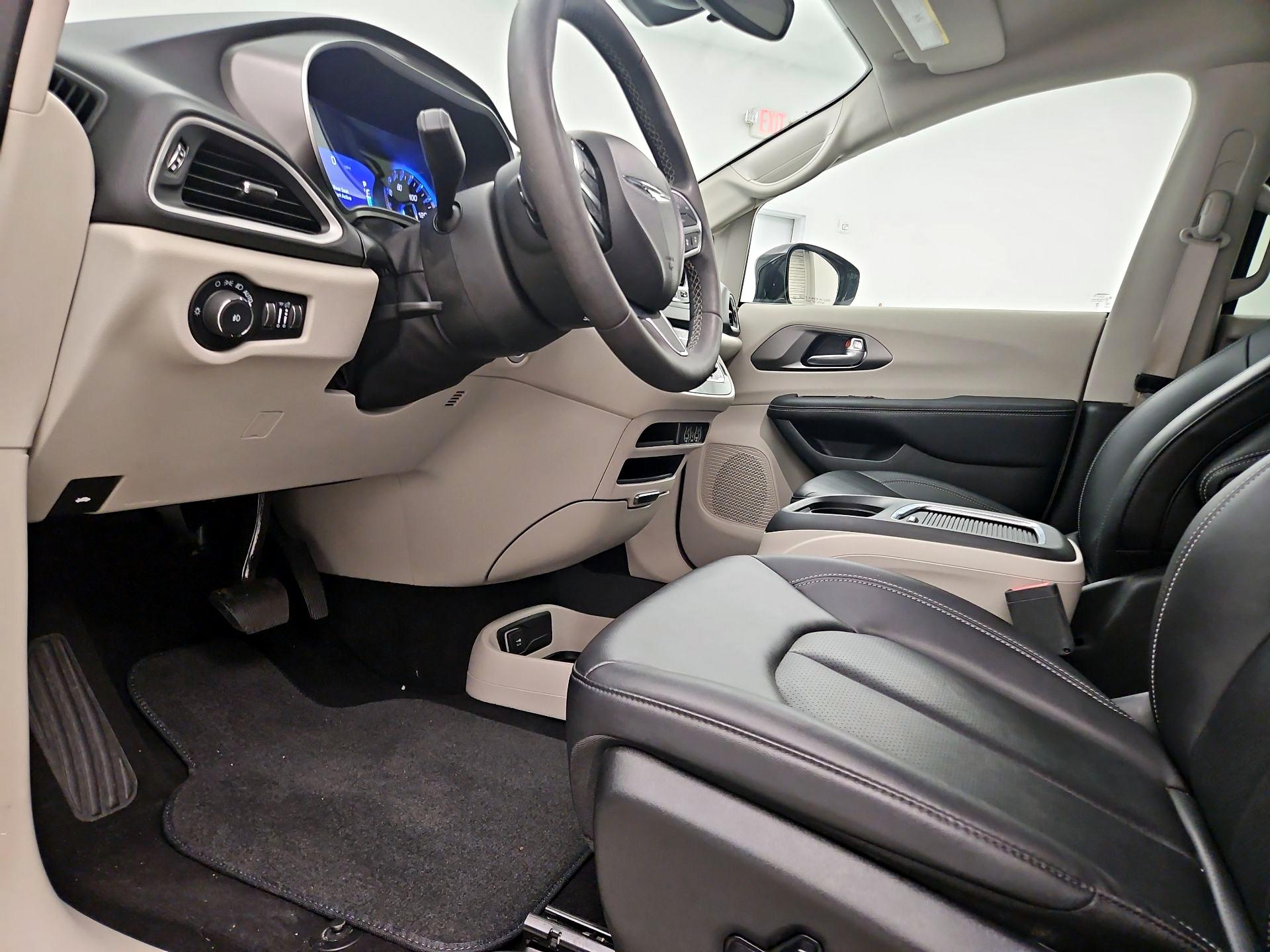 Thumbnail: 2024 Chrysler Pacifica - 11