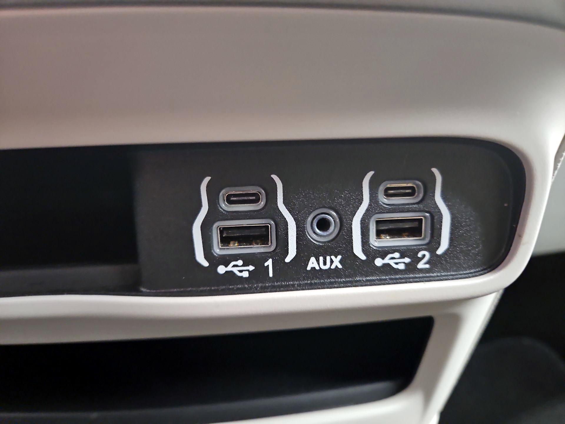 Thumbnail: 2024 Chrysler Pacifica - 18