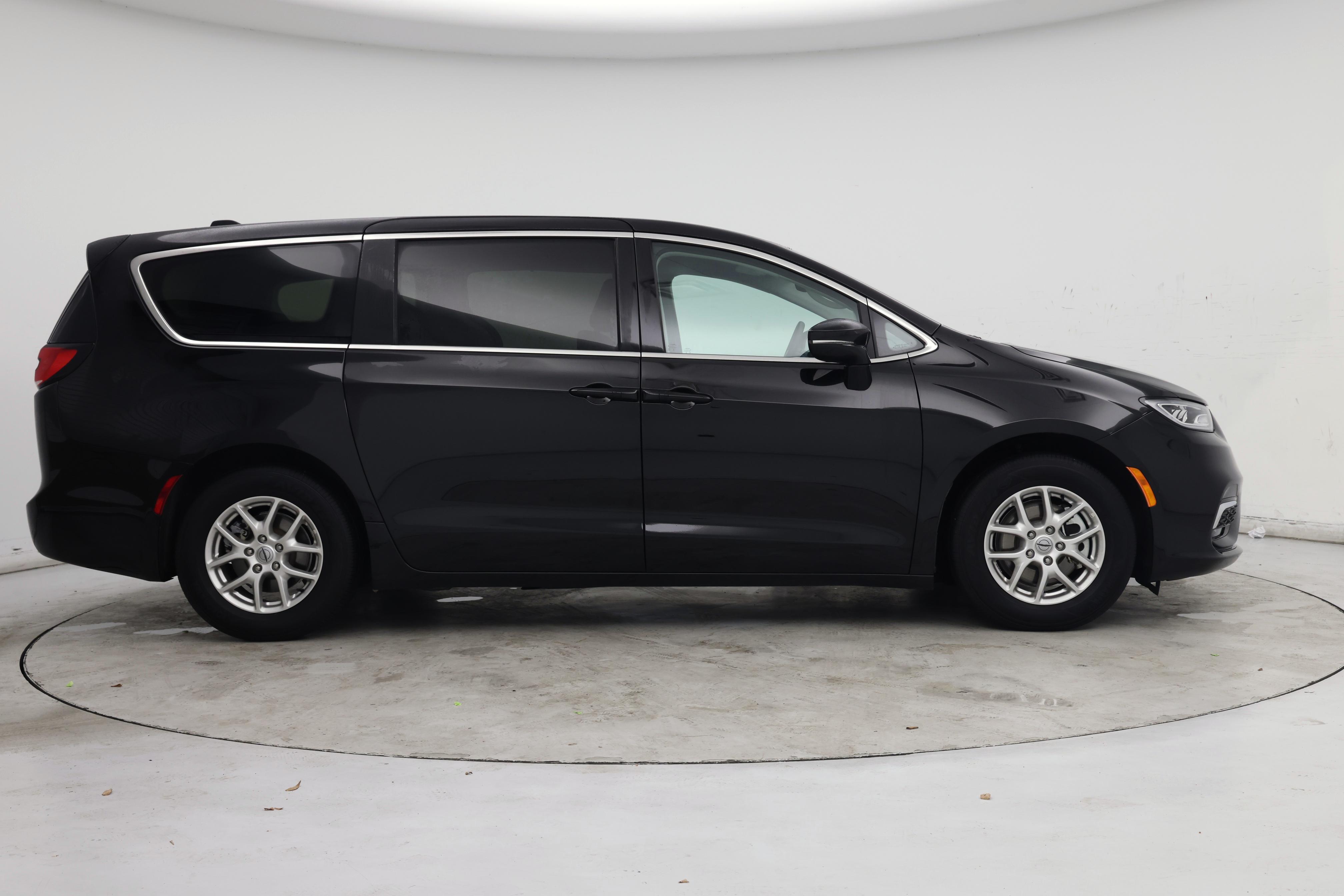 Thumbnail: 2024 Chrysler Pacifica - 7